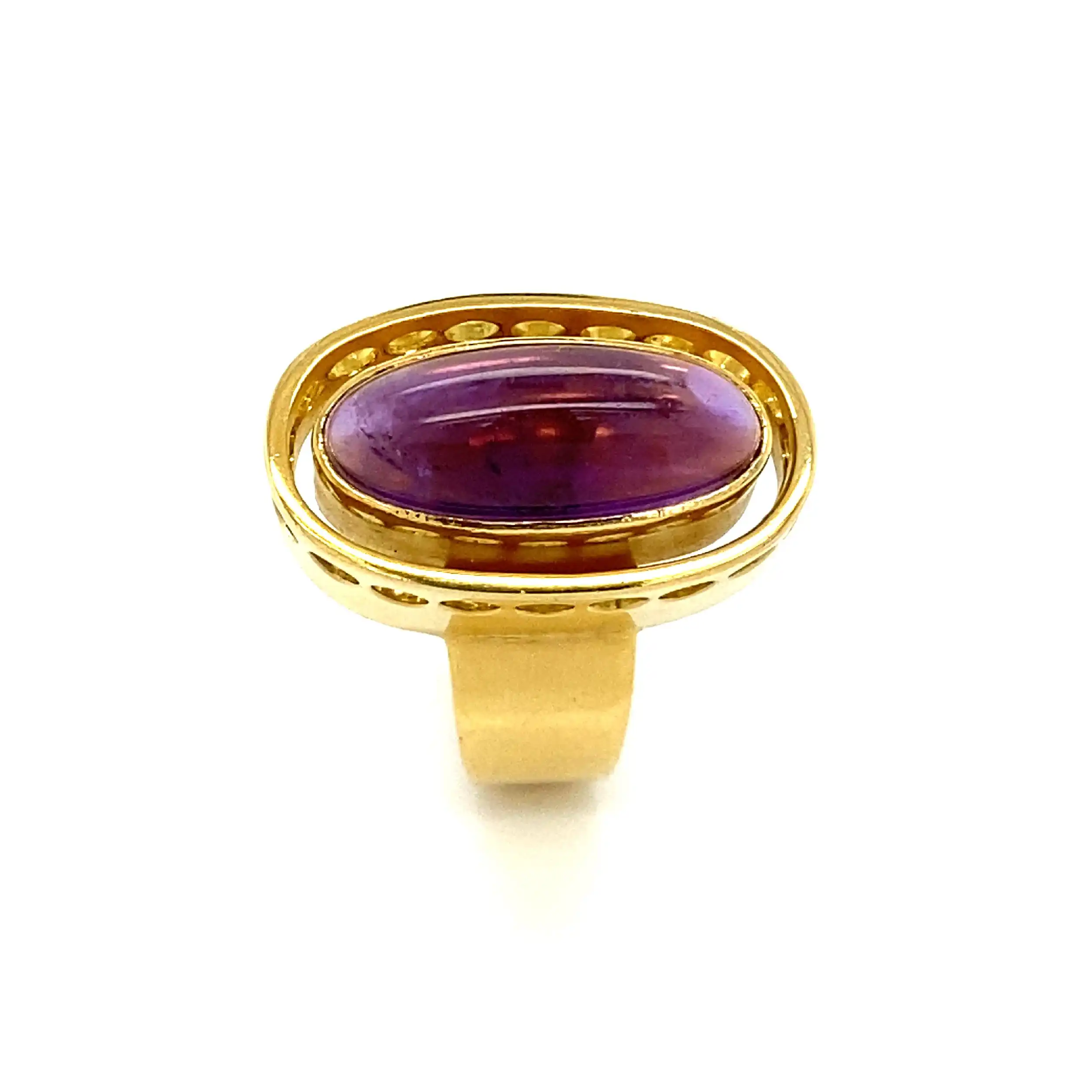 Ring Gelbgold mit lila Cabochon Ring Gelbgold mit lila Cabochon