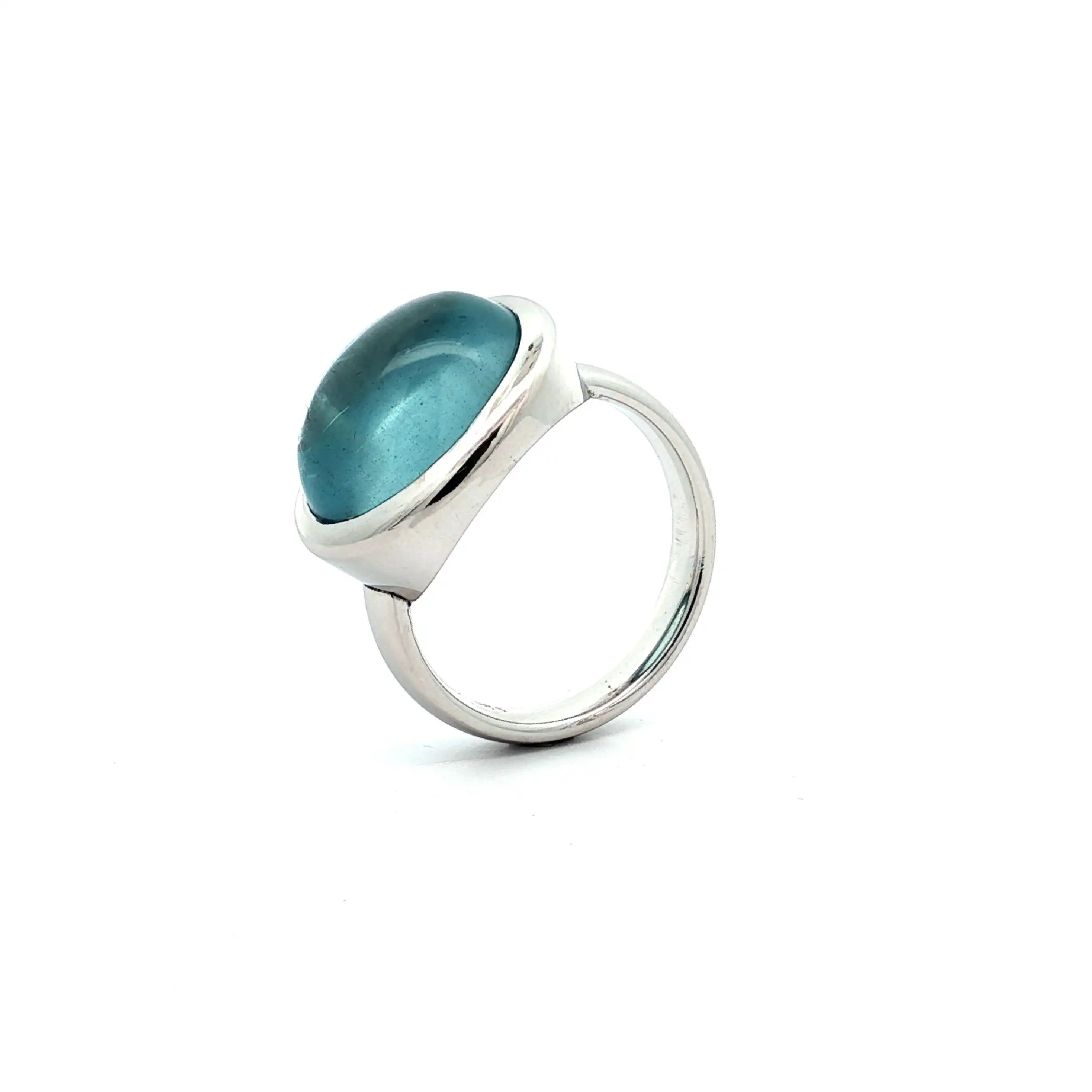 Ring Weißgold mit Aquamarin-Cabochon Ring Weißgold mit Aquamarin-Cabochon