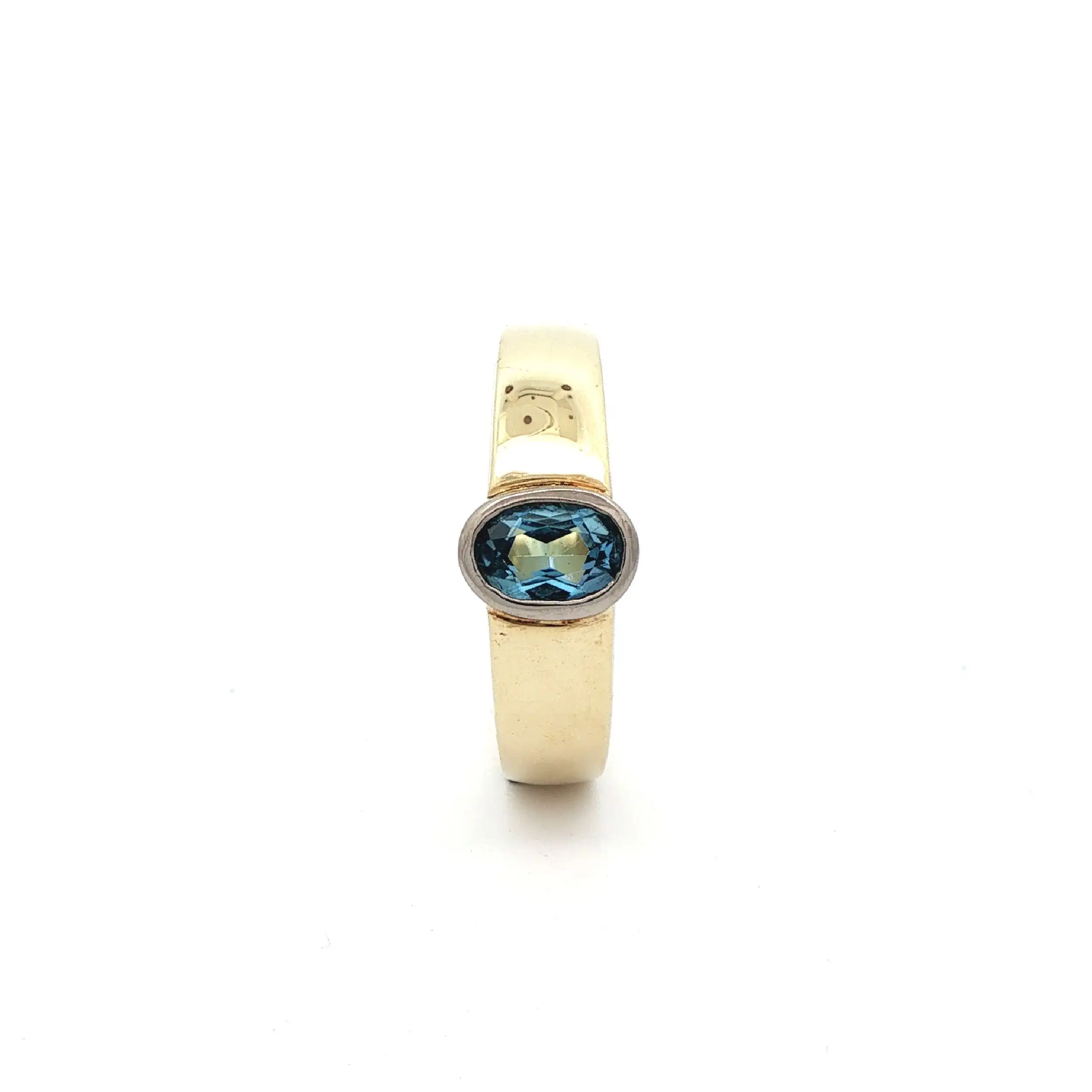 Ring Gelbgold mit hellblauem Farbstein Ring Gelbgold mit hellblauem Farbstein