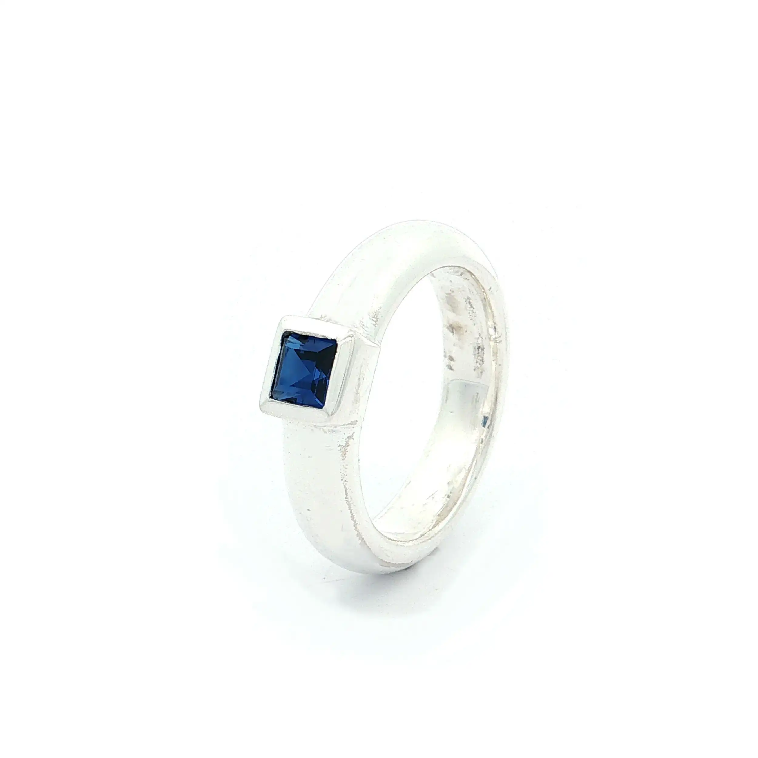 Ring Silber mit blauem Farbstein
