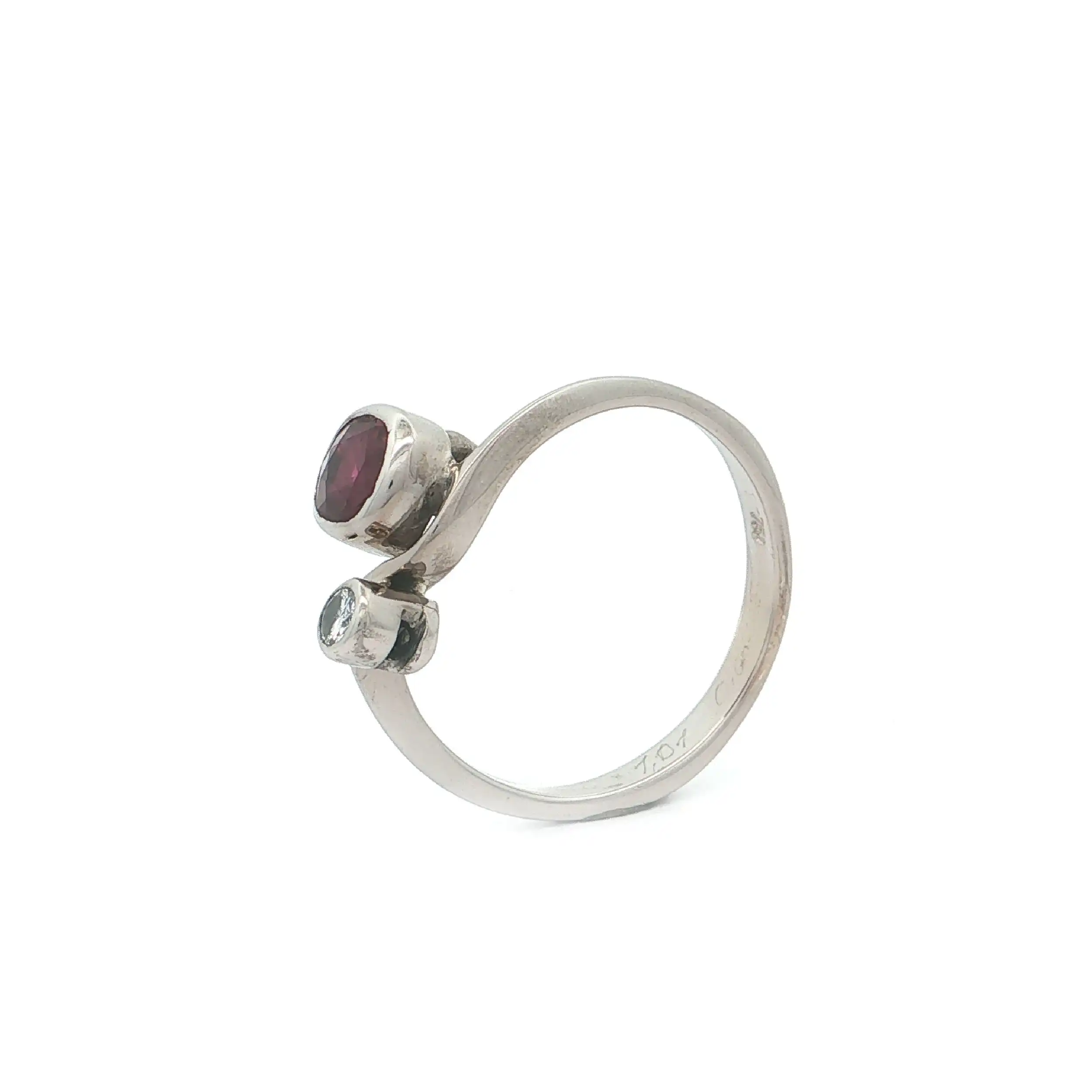 Ring Weißgold mit Rubin 1,01ct graviert und Brillant 0,07ct graviert
