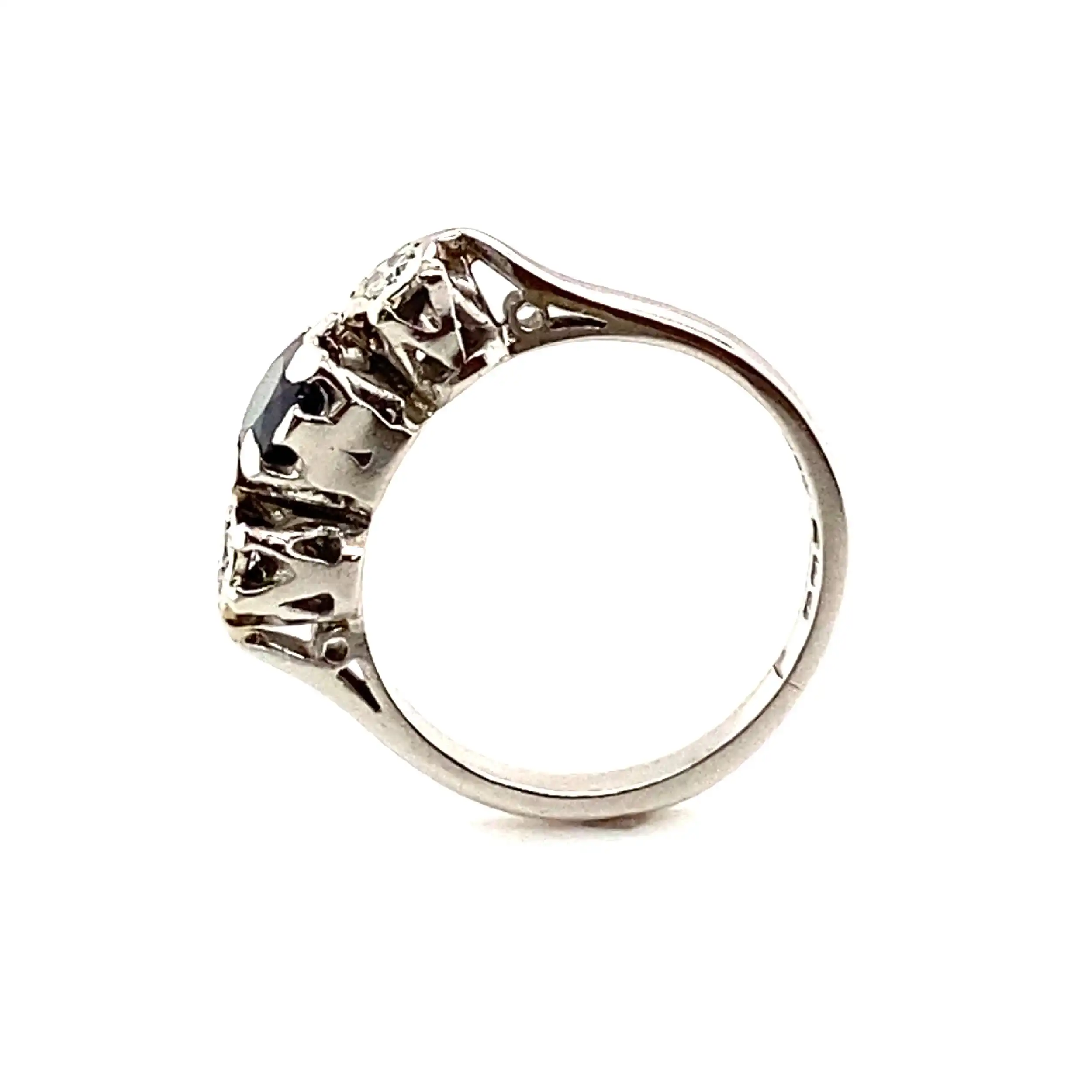 Ring Weißgold mit blauem Farbstein & Brillanten