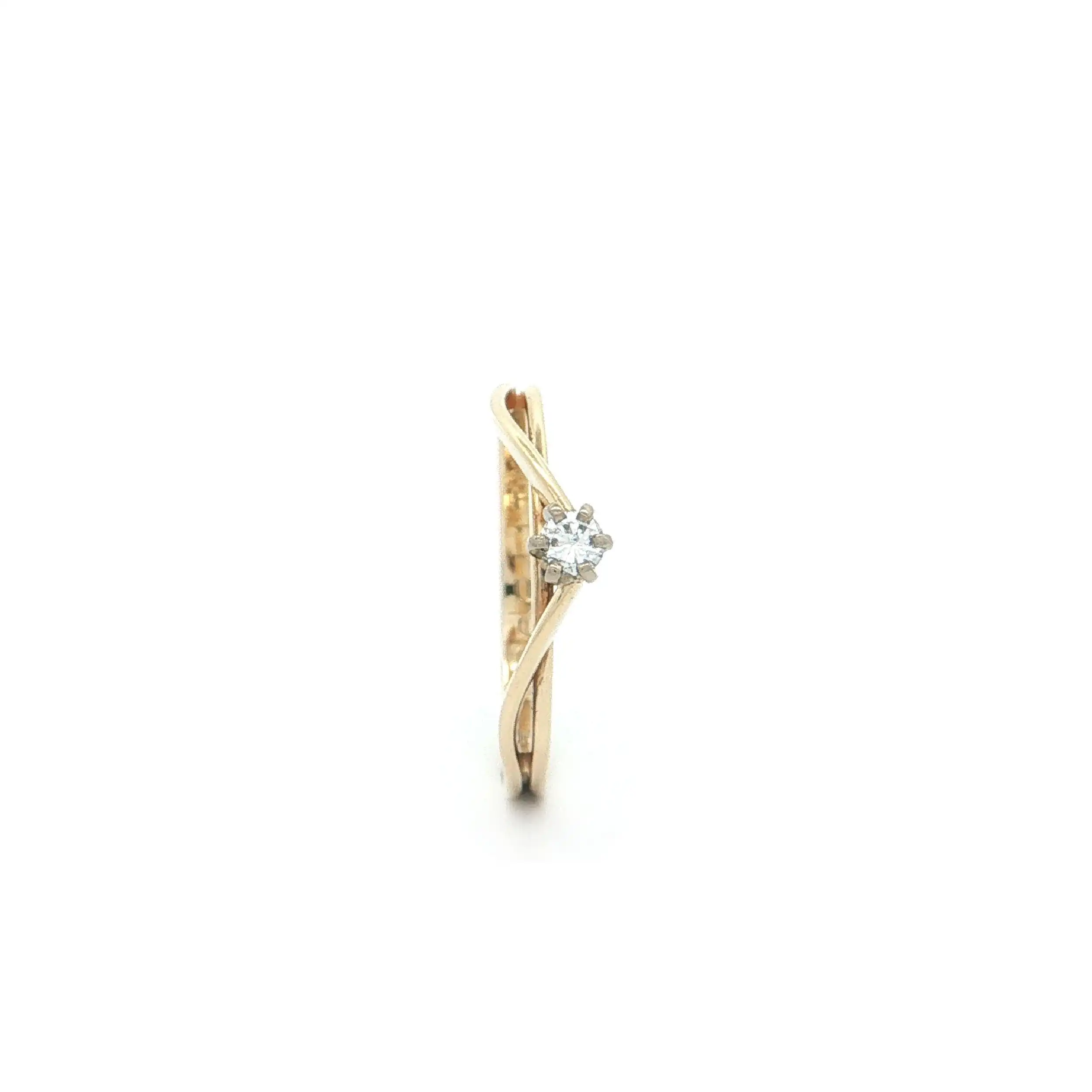 Ring Gelbgold mit Brillant, graviert mit 0,08ct P1/TW Ring Gelbgold mit Brillant, graviert mit 0,08ct P1/TW