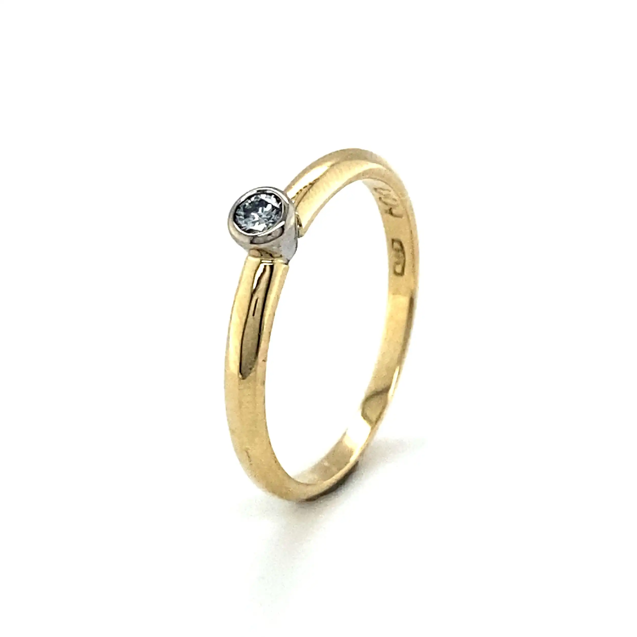 Ring Bicolor mit Brillant, graviert mit 0,09ct. Ring Bicolor mit Brillant, graviert mit 0,09ct.