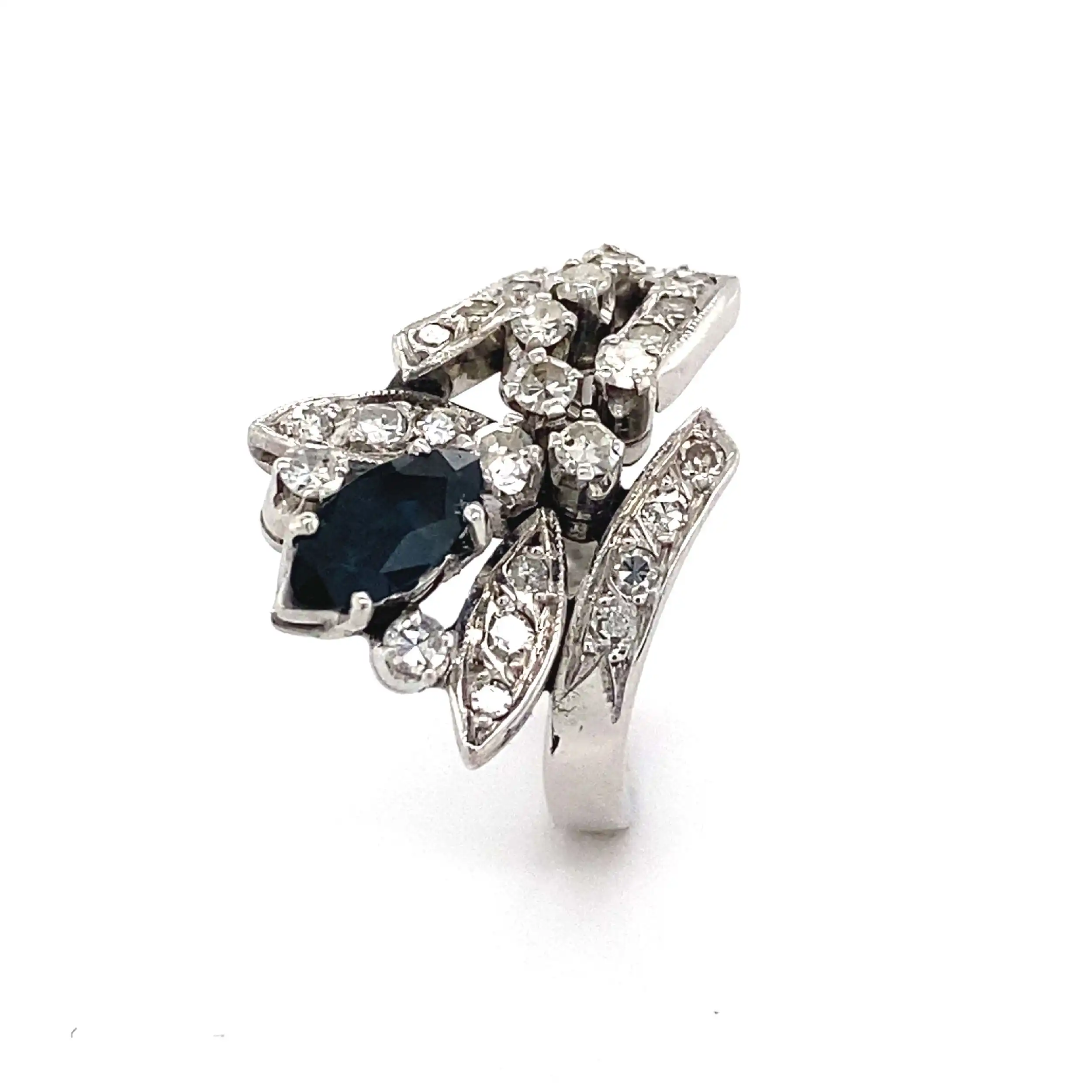Ring Weißgold mit Saphir und Diamanten Ring Weißgold mit Saphir und Diamanten