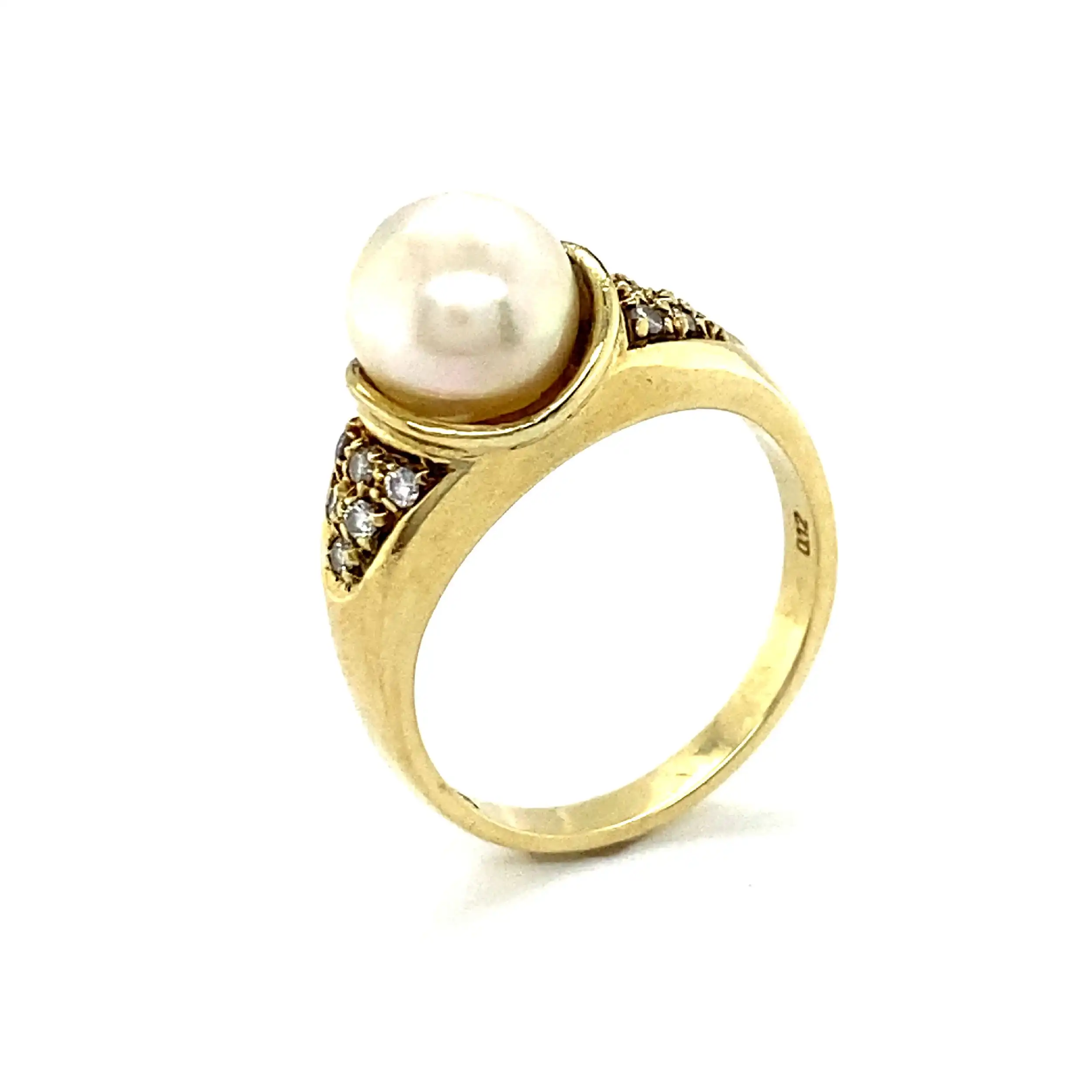 Ring Gelbgold mit Perle und Brillanten Ring Gelbgold mit Perle und Brillanten