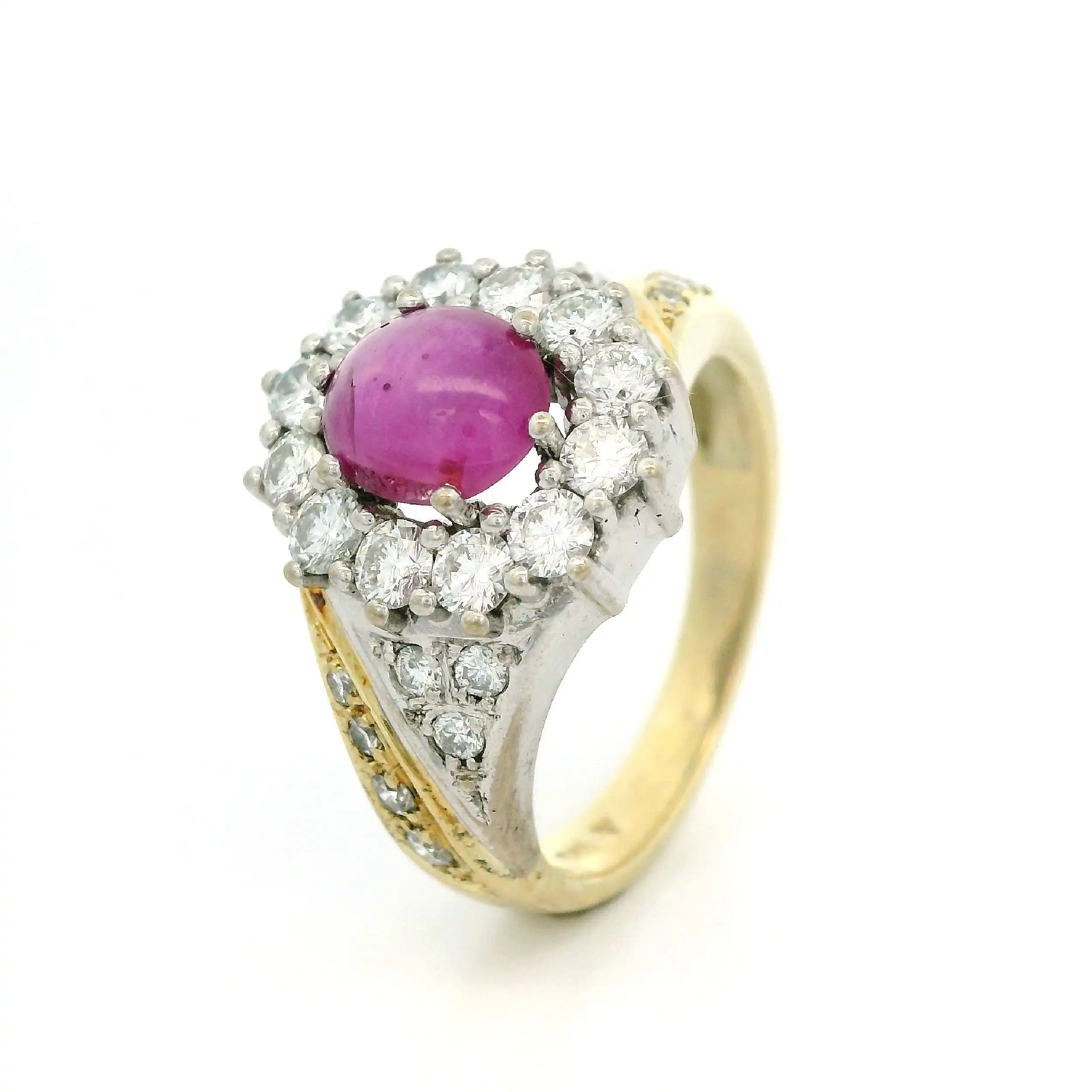 Ring Bicolor mit Brillanten und Cabochon Farbstein Ring Bicolor mit Brillanten und Cabochon Farbstein