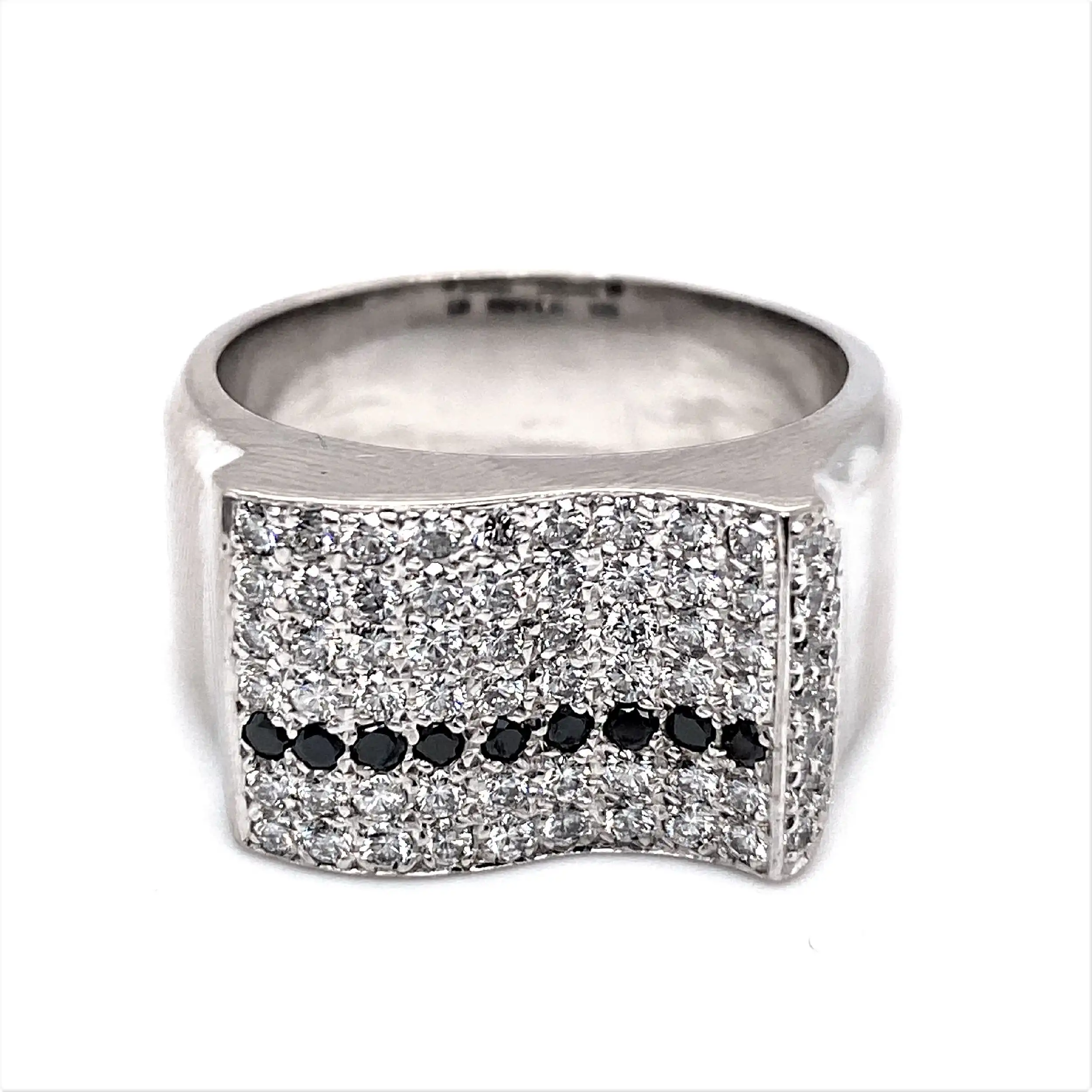 Ring Weißgold mit schwarzen und weißen Brillanten Ring Weißgold mit schwarzen und weißen Brillanten