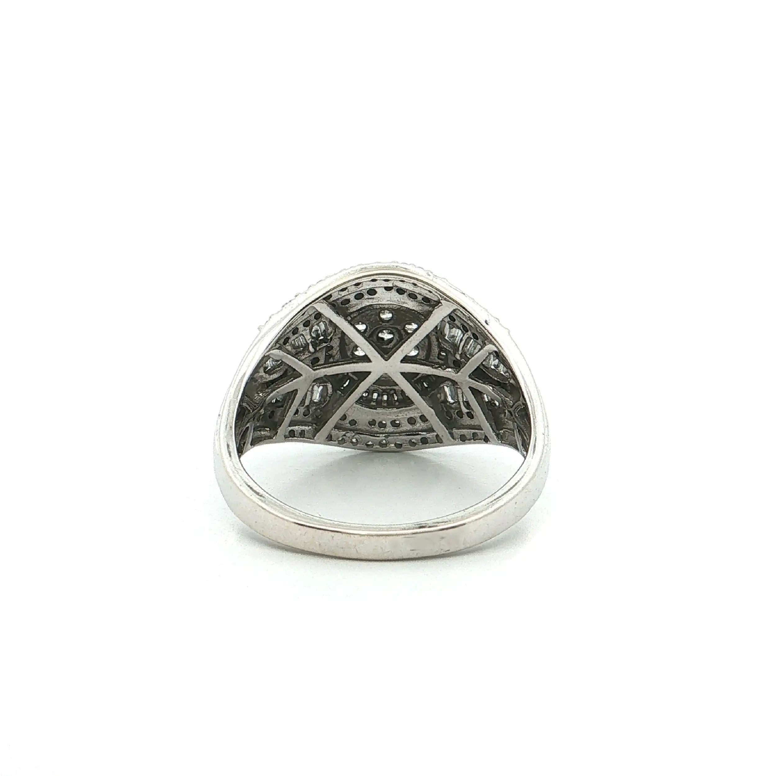 Ring WG mit Brillanten und Baguette Diamanten Ring WG mit Brillanten und Baguette Diamanten