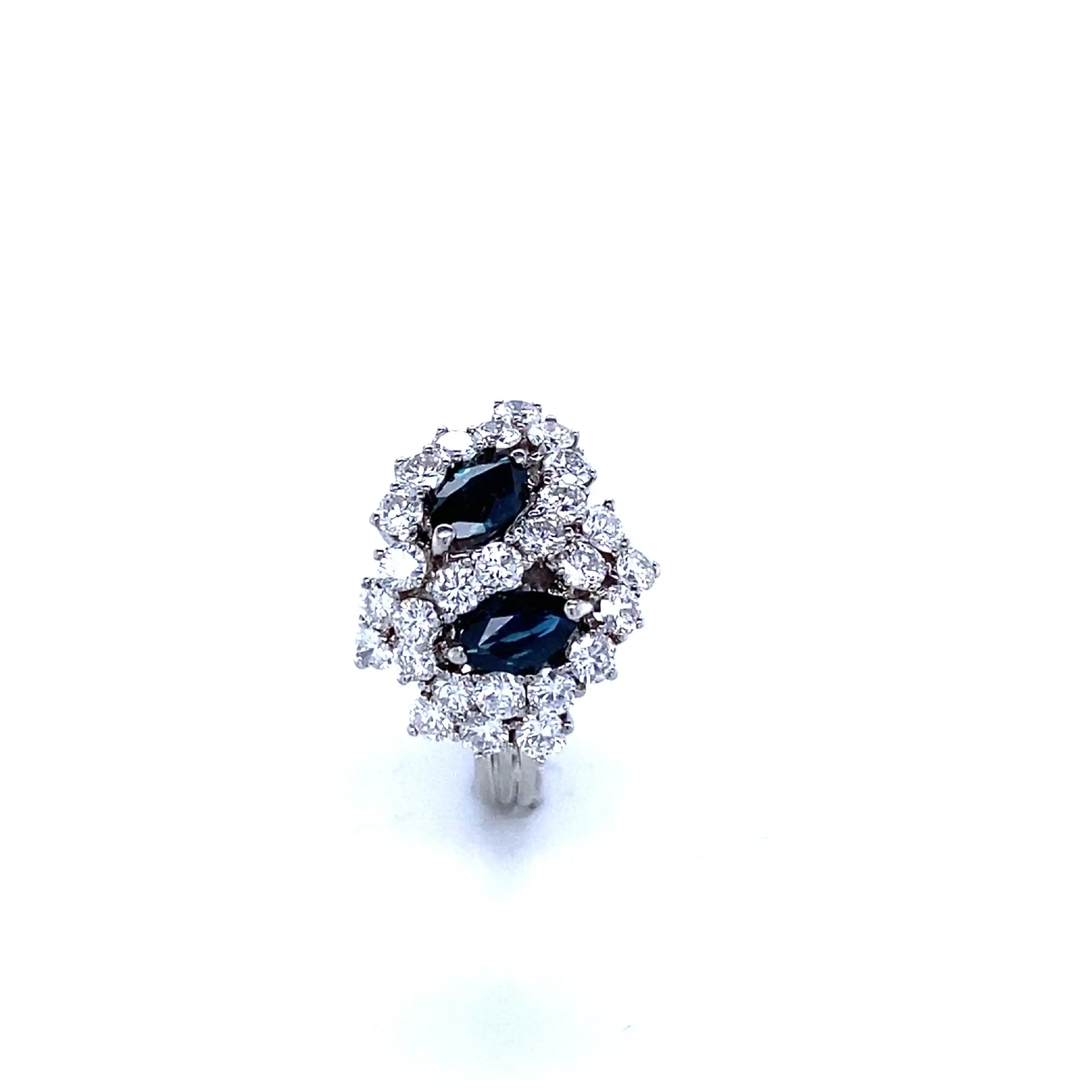 Ring Weißgold mit Brillanten und 2 Saphiren, graviert mit 1,07ct Ring Weißgold mit Brillanten und 2 Saphiren, graviert mit 1,07ct