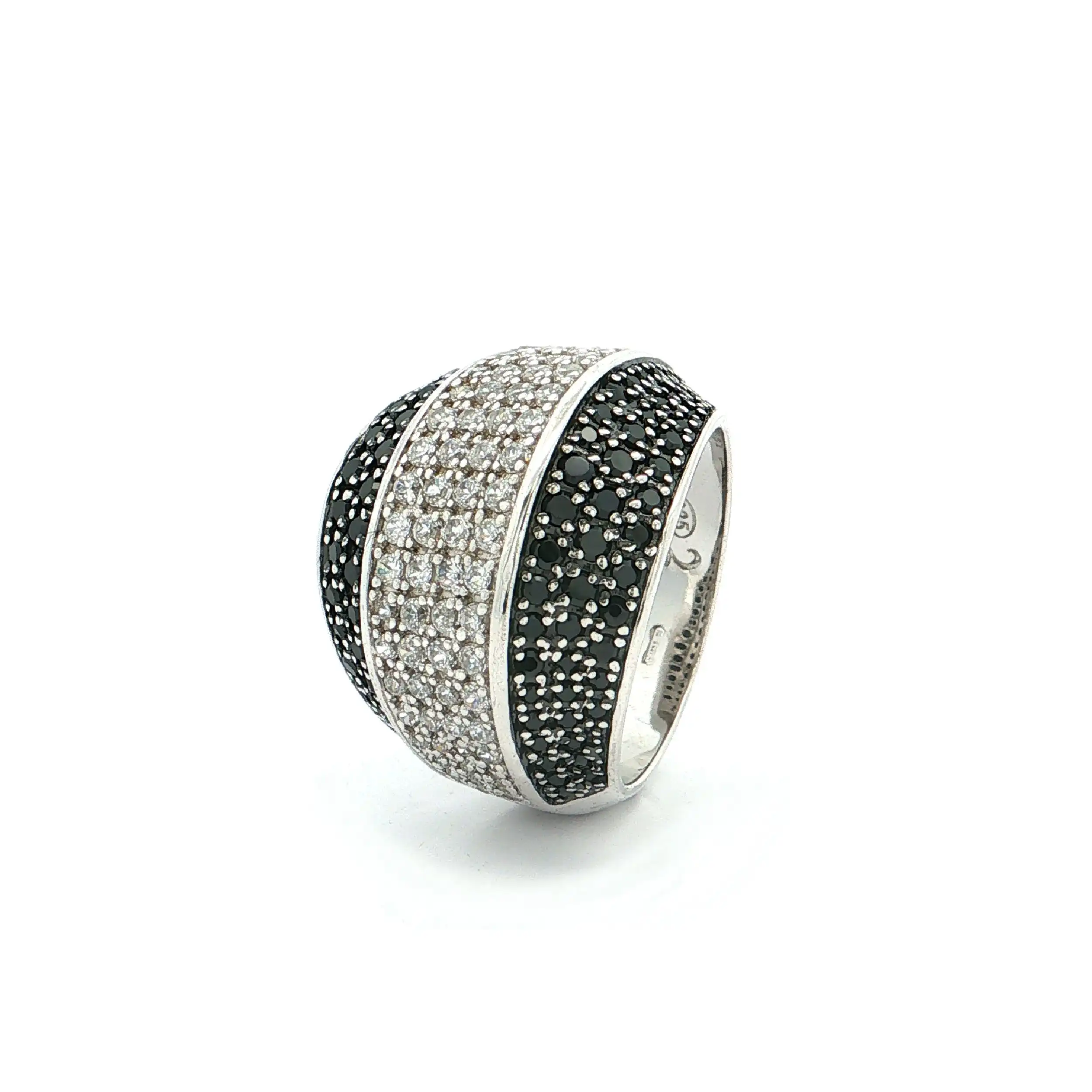 Ring Silber mit Zirkonia und schwarzen Farbsteinen Ring Silber mit Zirkonia und schwarzen Farbsteinen