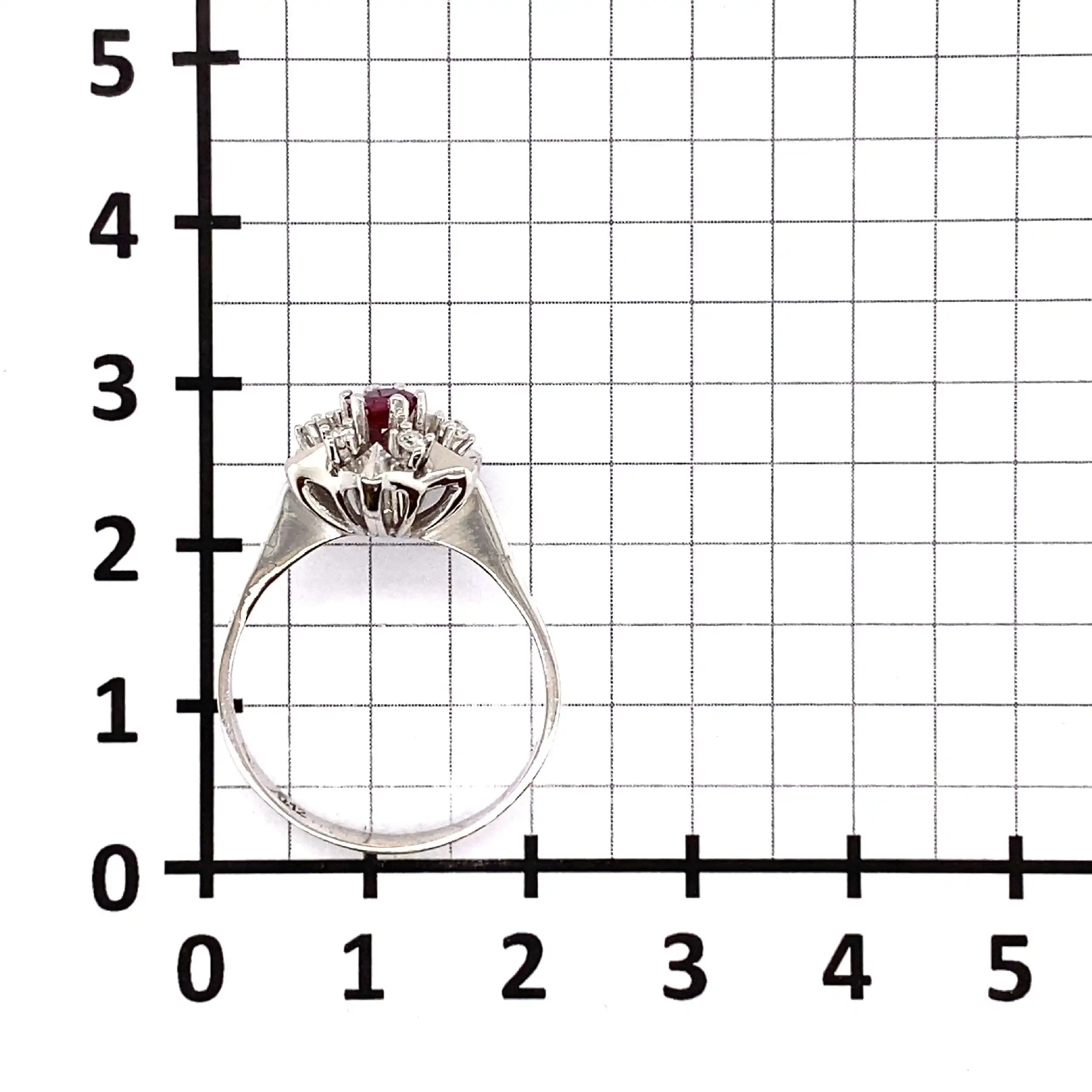 Ring Weißgold mit Rubin & Diamanten, graviert mit 0,12ct. Ring Weißgold mit Rubin & Diamanten, graviert mit 0,12ct.