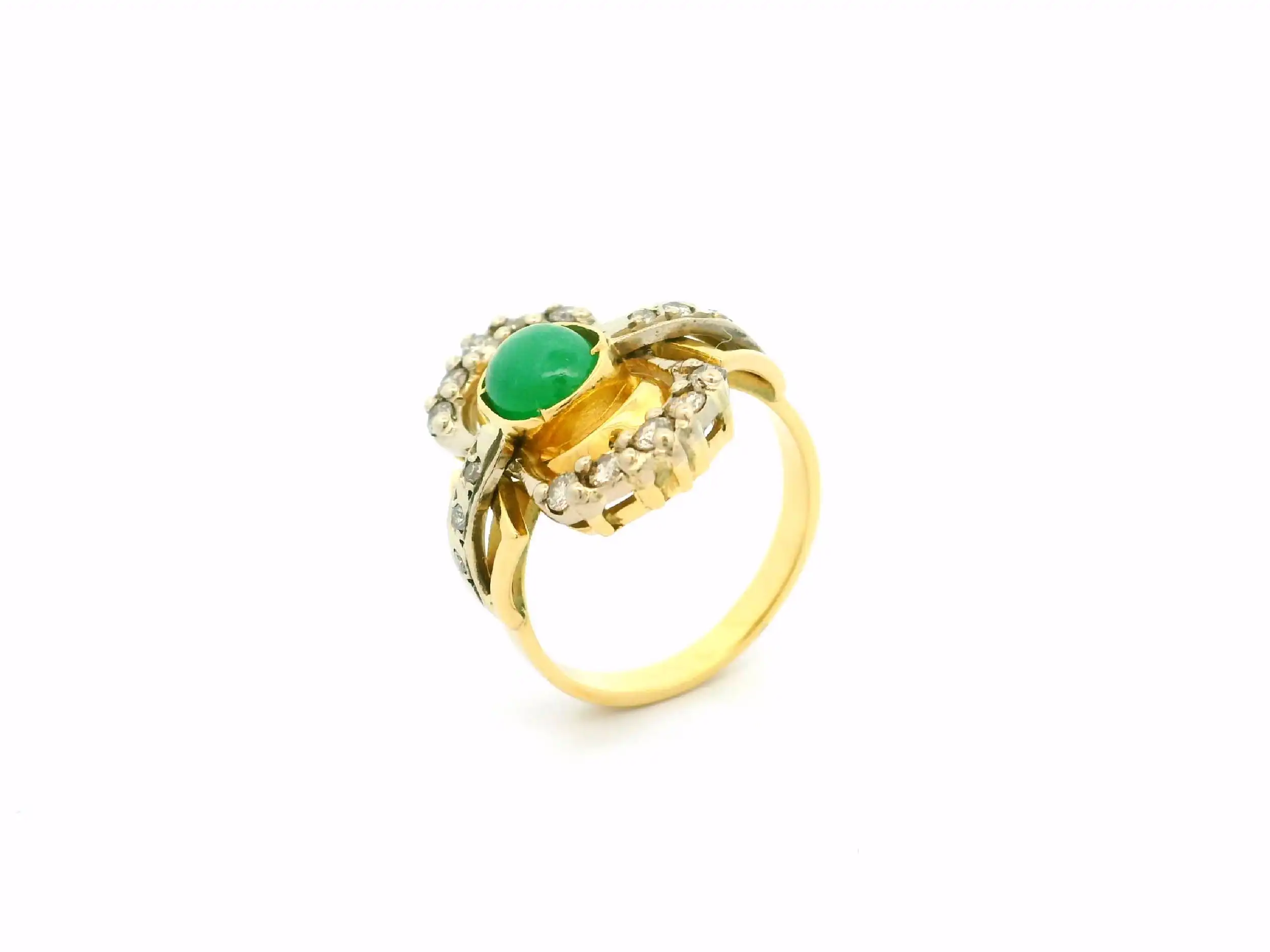 Ring Bicolor mit Smaragd Cabochon & Brillanten Ring Bicolor mit Smaragd Cabochon & Brillanten