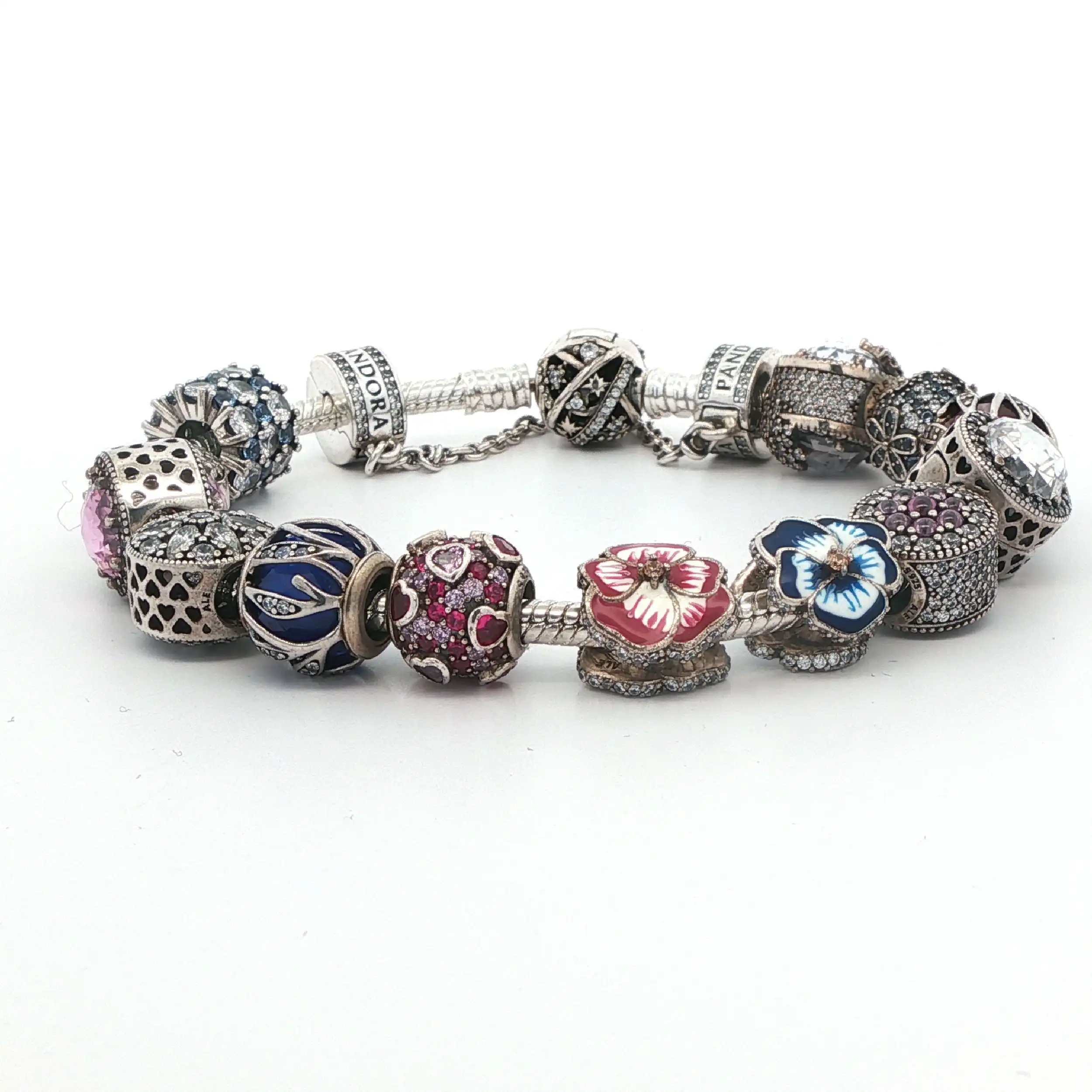 Pandora Armband mit diversen Charms Pandora Armband mit diversen Charms