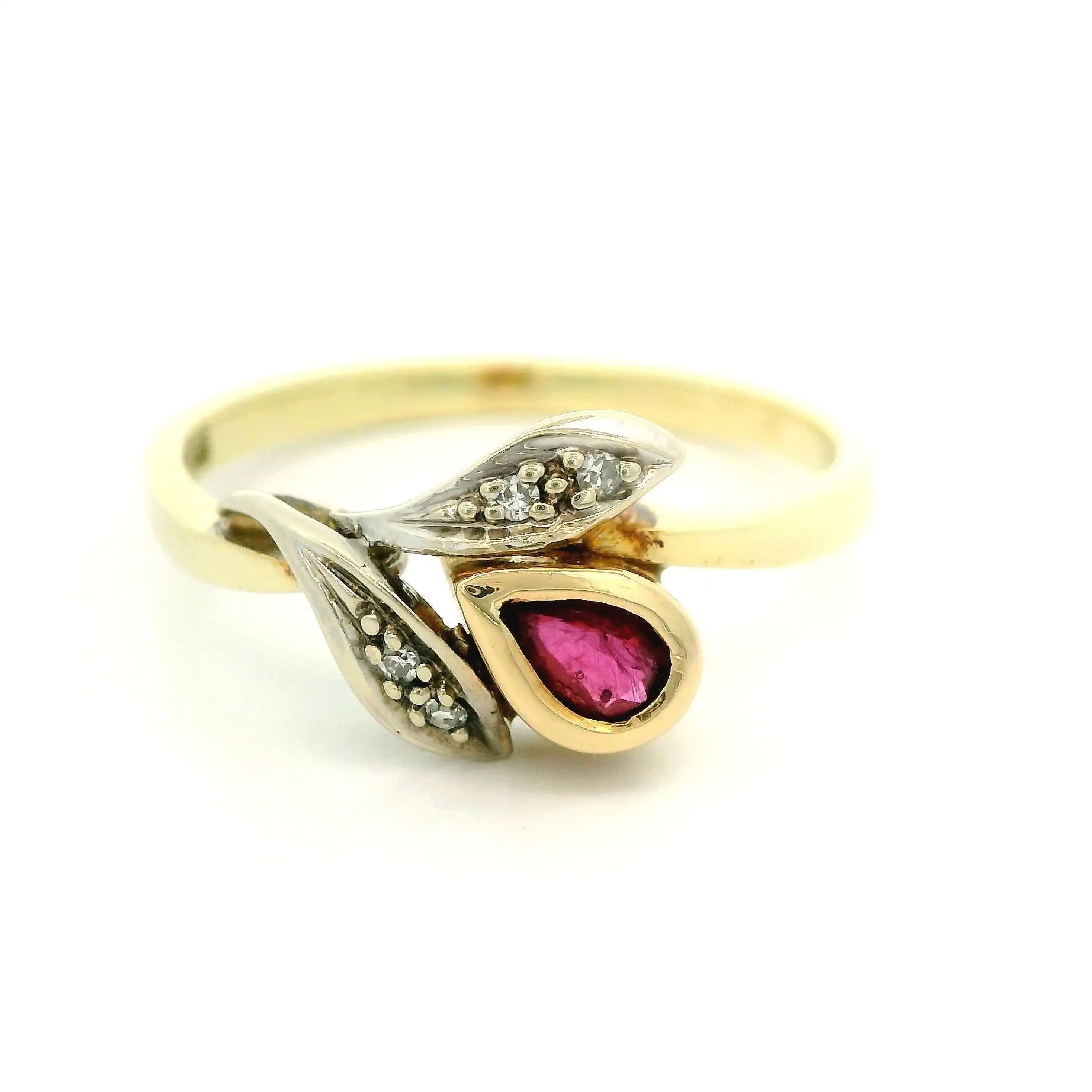 Ring Bicolor mit Rubin Tropfen und Diamanten, graviert 0,03ct.