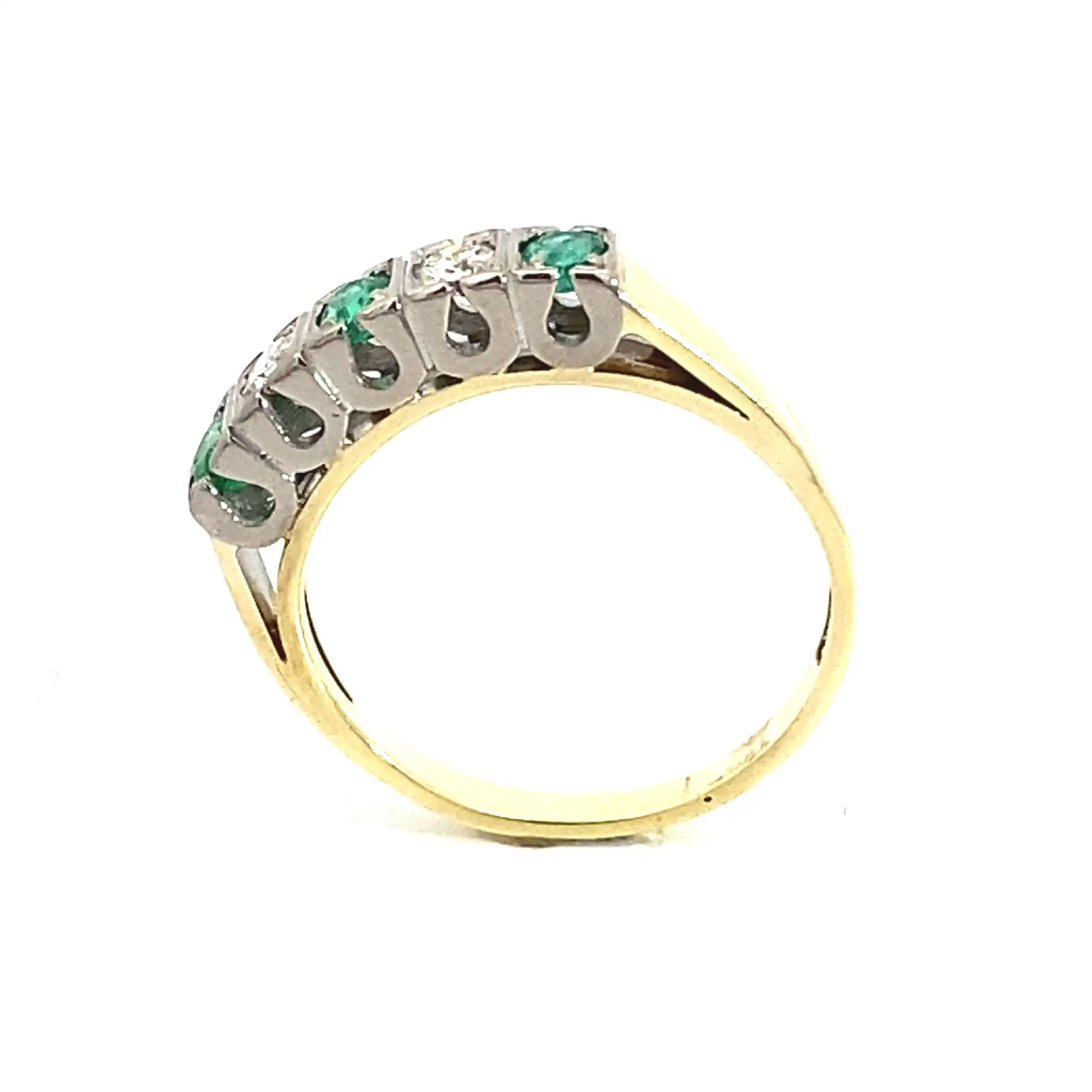 Ring Gelbgold mit Brillanten und grünen Farbsteinen Ring Gelbgold mit Brillanten und grünen Farbsteinen