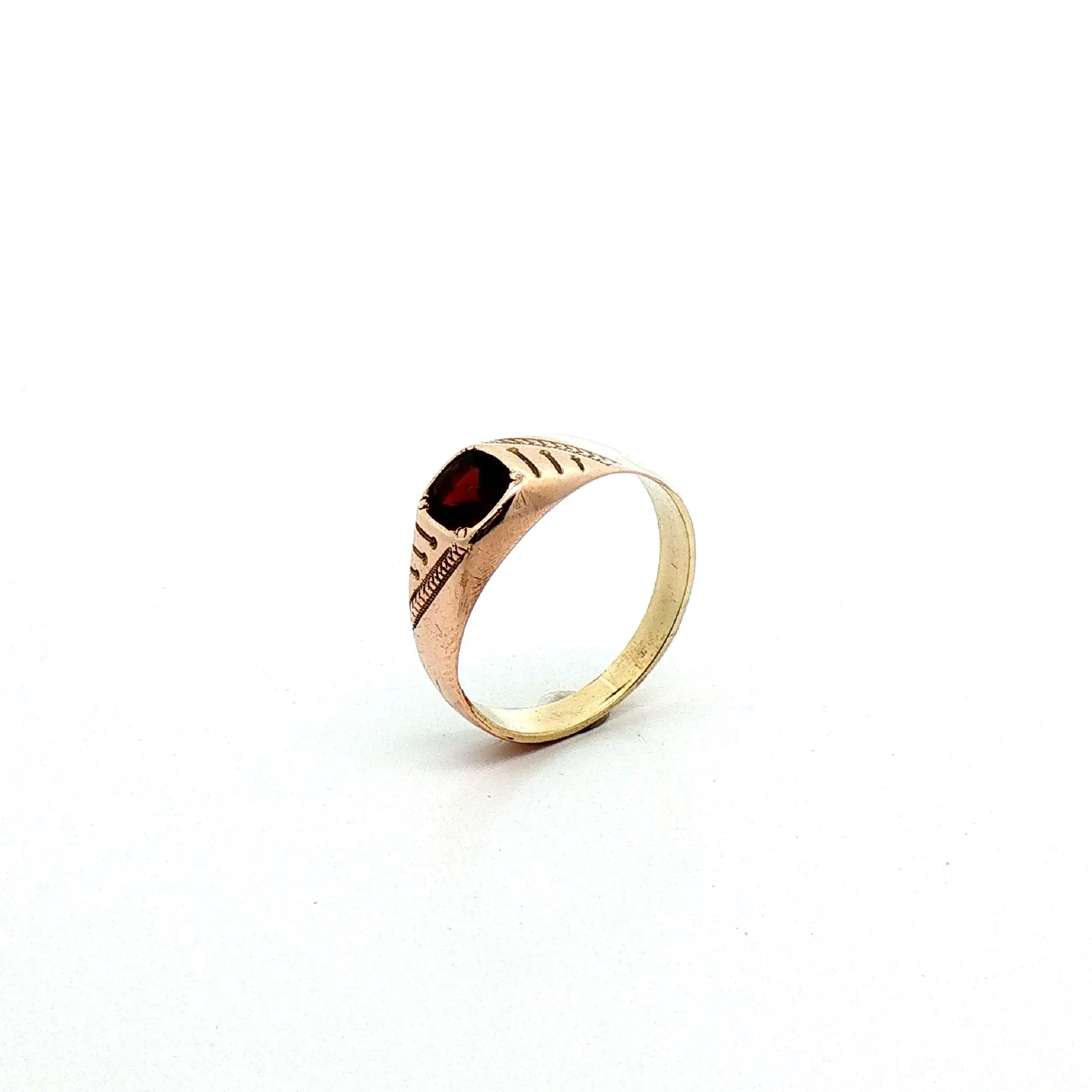 Ring Rotgold mit rotem Farbstein
