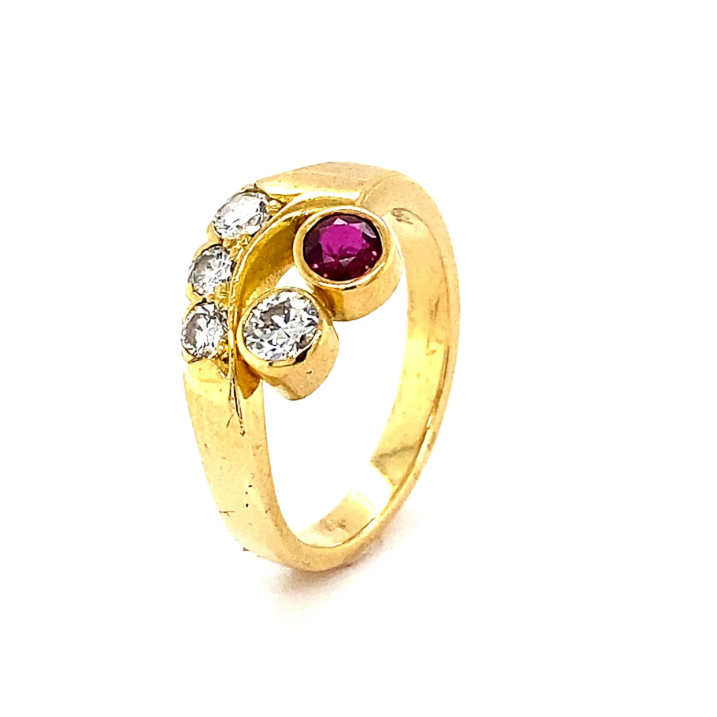 Ring Gelbgold mit Rubin und Brillanten Ring Gelbgold mit Rubin und Brillanten