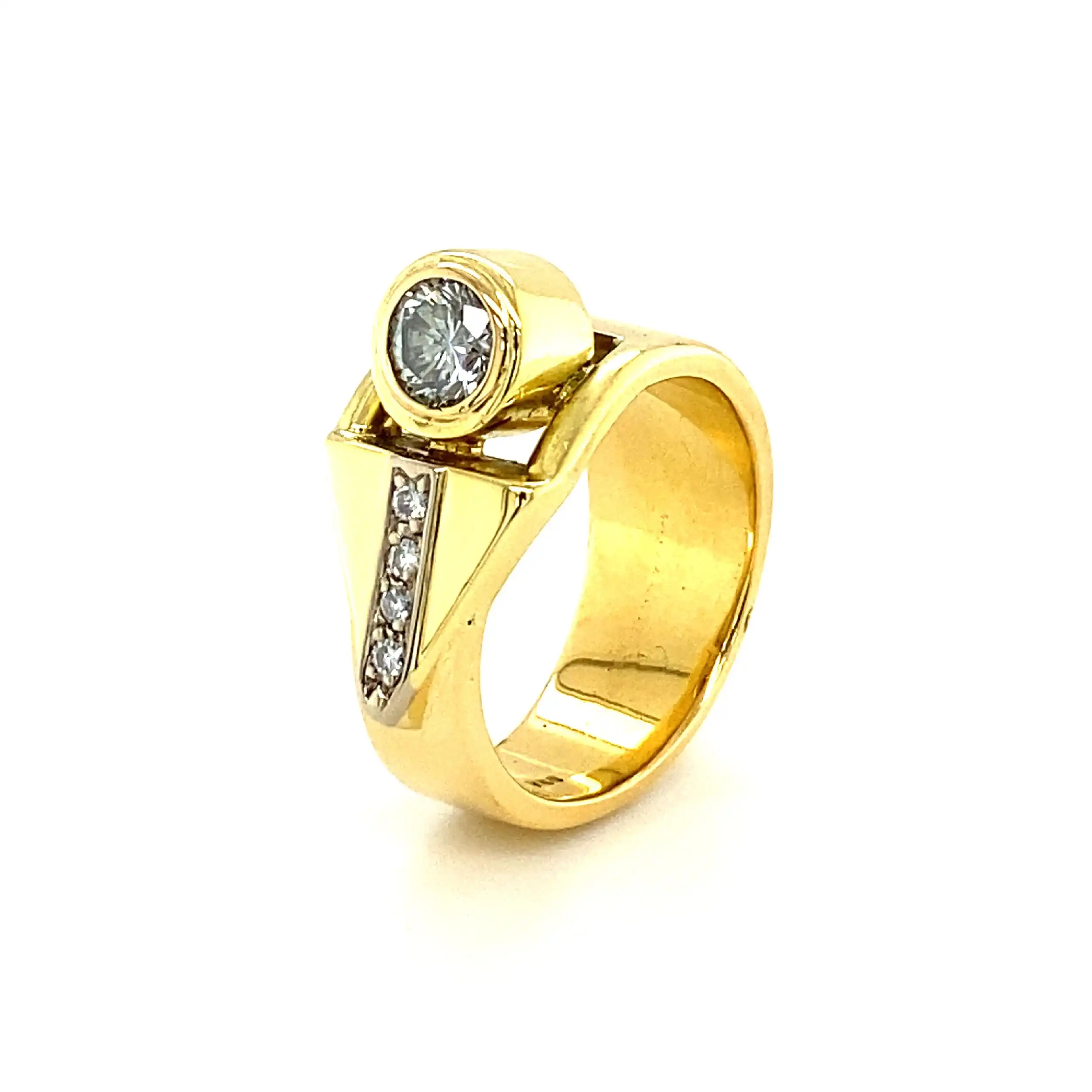 Ring Gelbgold mit Brillanten, graviert mit 0,55ct. Ring Gelbgold mit Brillanten, graviert mit 0,55ct.