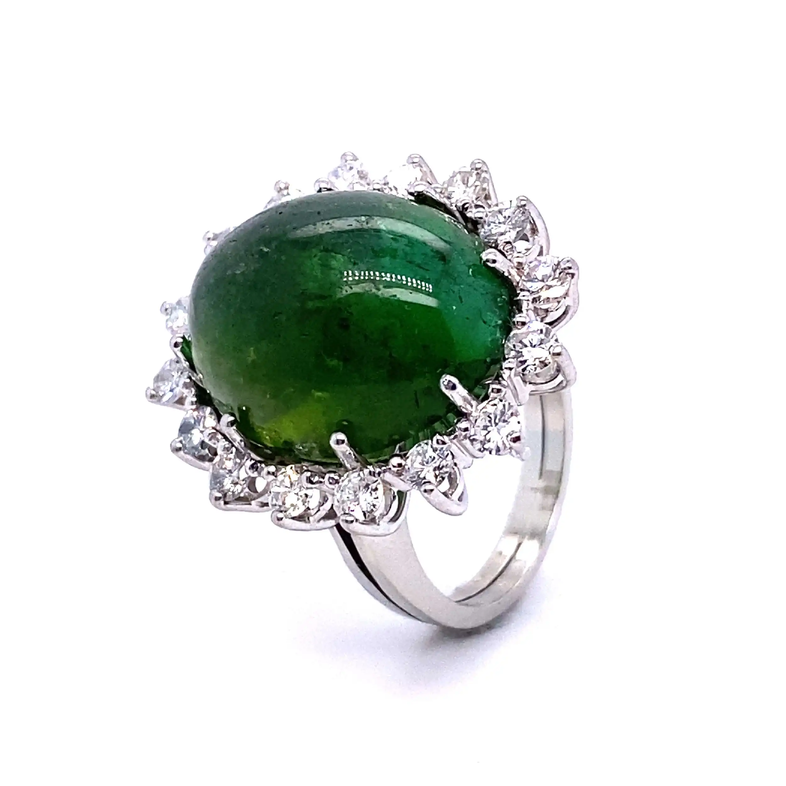 Ring Weißgold mit Turmalin Cabochon und Brillanten Ring Weißgold mit Turmalin Cabochon und Brillanten