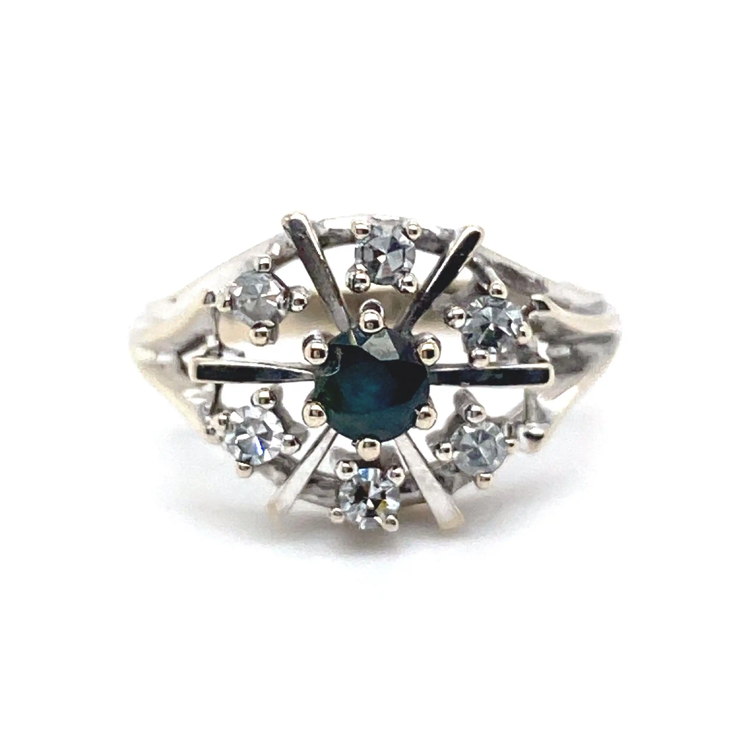 Ring Weißgold mit Brillanten Melee, graviert mit 0,23ct. und Saphir Ring Weißgold mit Brillanten Melee, graviert mit 0,23ct. und Saphir