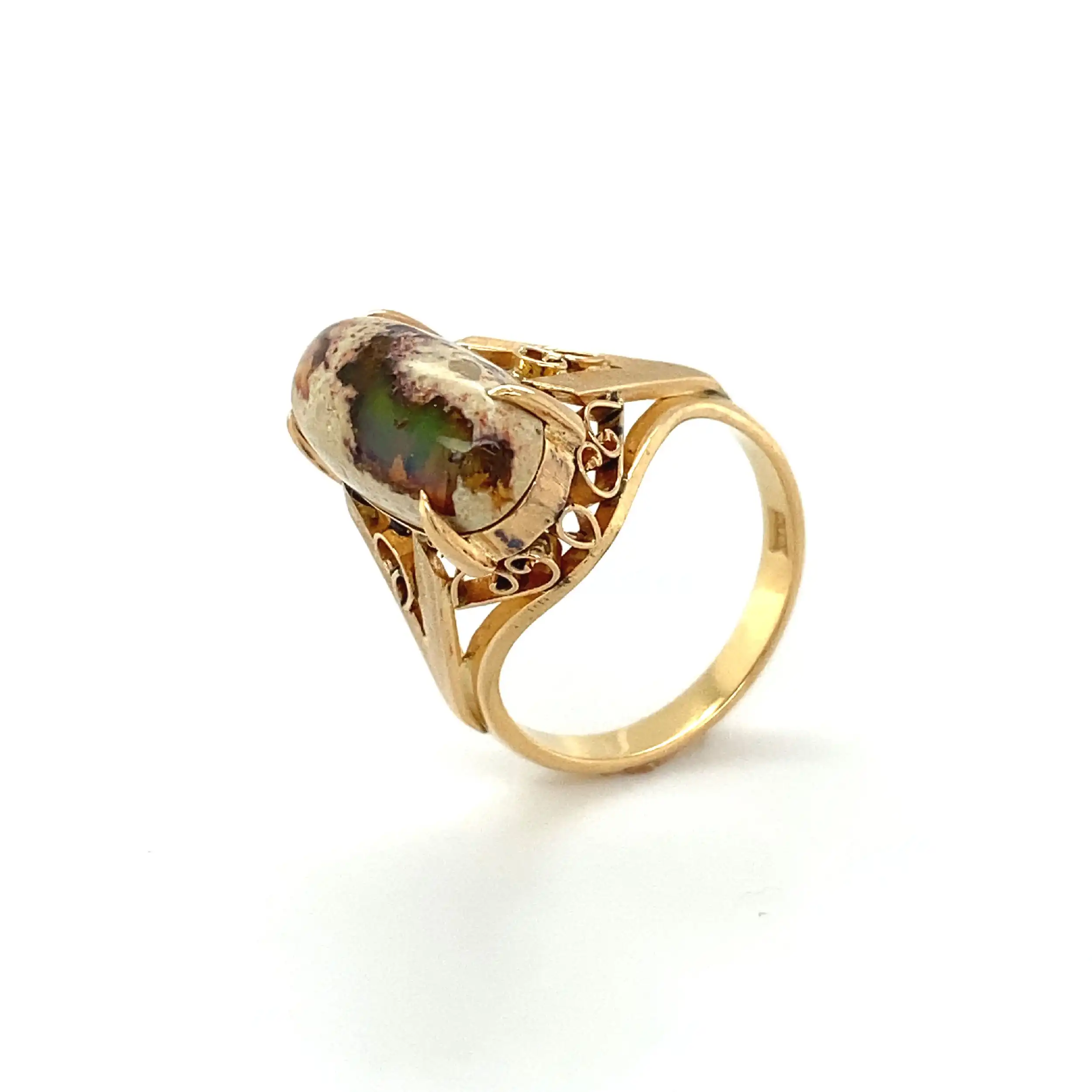 Ring Gelbgold mit Opal Cabochon Ring Gelbgold mit Opal Cabochon
