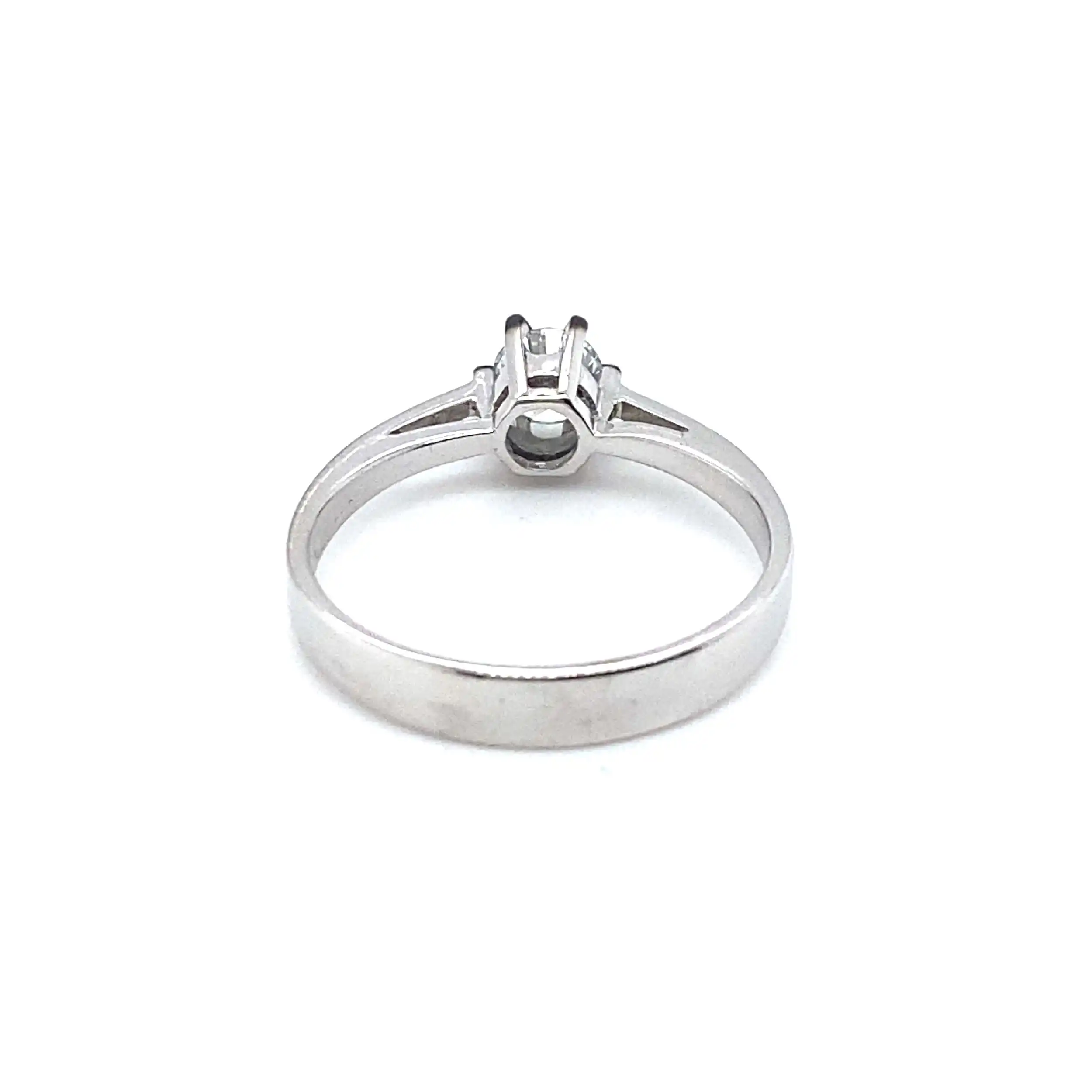Ring Weißgold mit Brillant, graviert mit 0,40ct Ring Weißgold mit Brillant, graviert mit 0,40ct