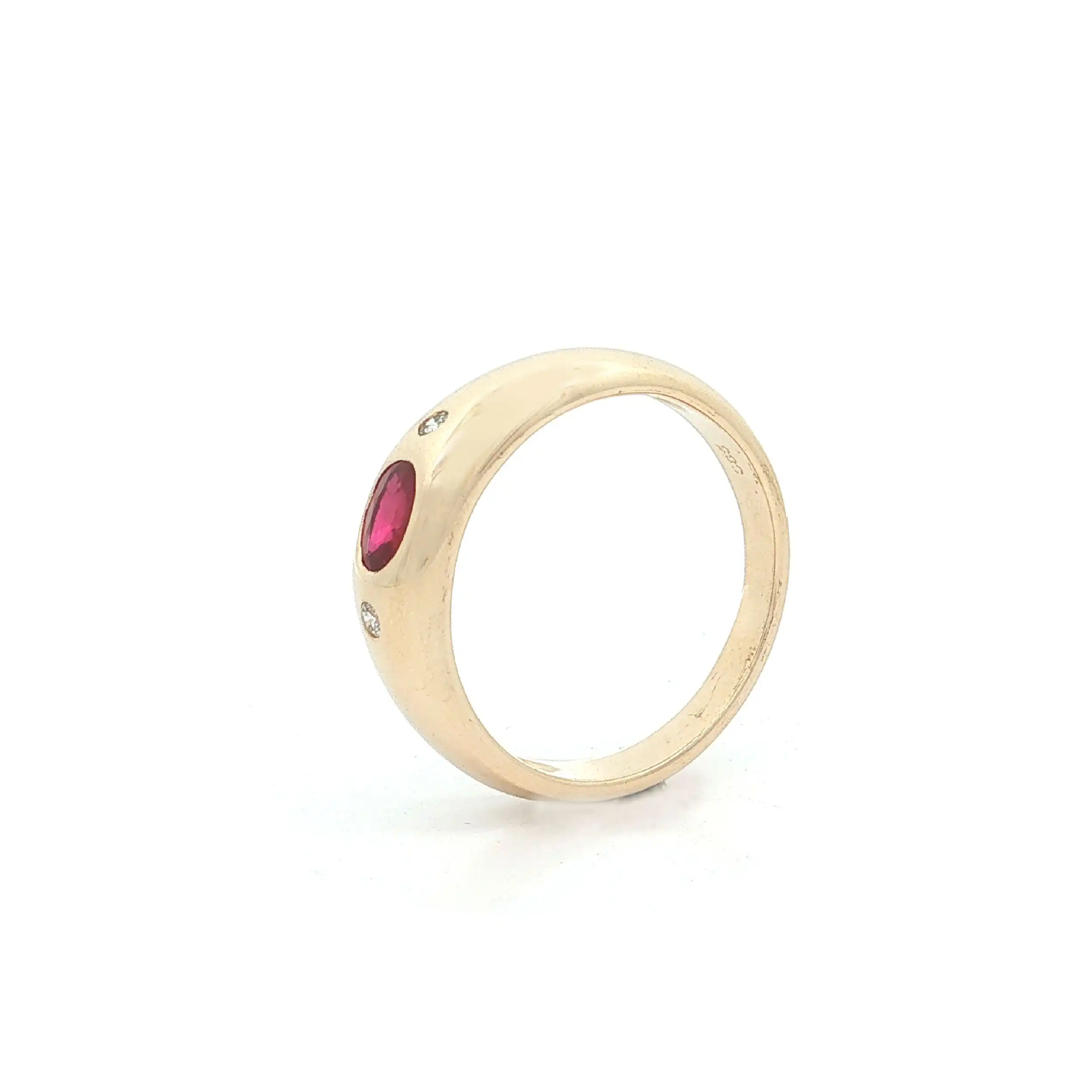 Ring Gelbgold mit Rubin und Brillanten Ring Gelbgold mit Rubin und Brillanten