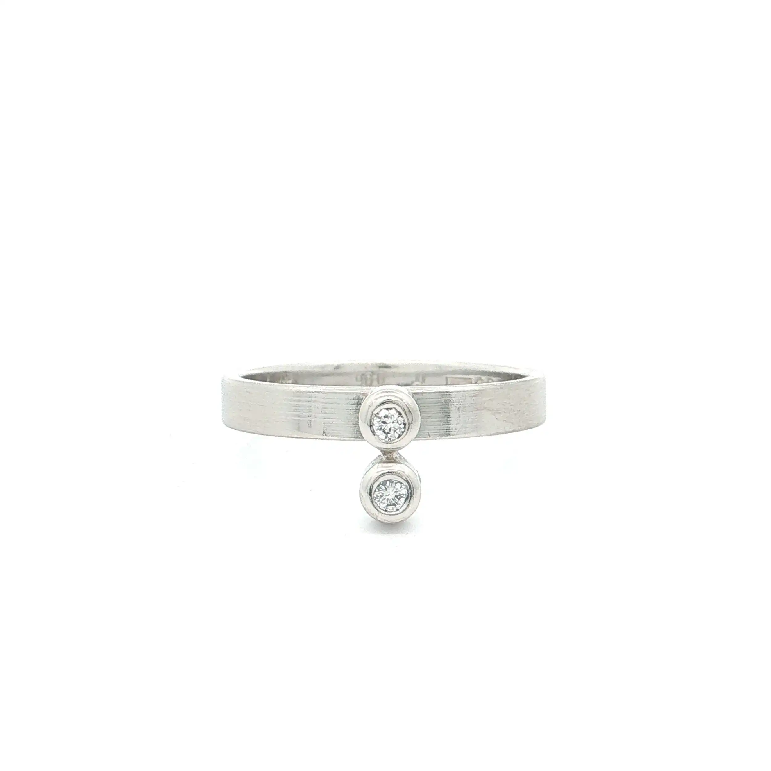 Ring Weißgold mattiert mit Brillanten, graviert mit if 0,06ct Ring Weißgold mattiert mit Brillanten, graviert mit if 0,06ct