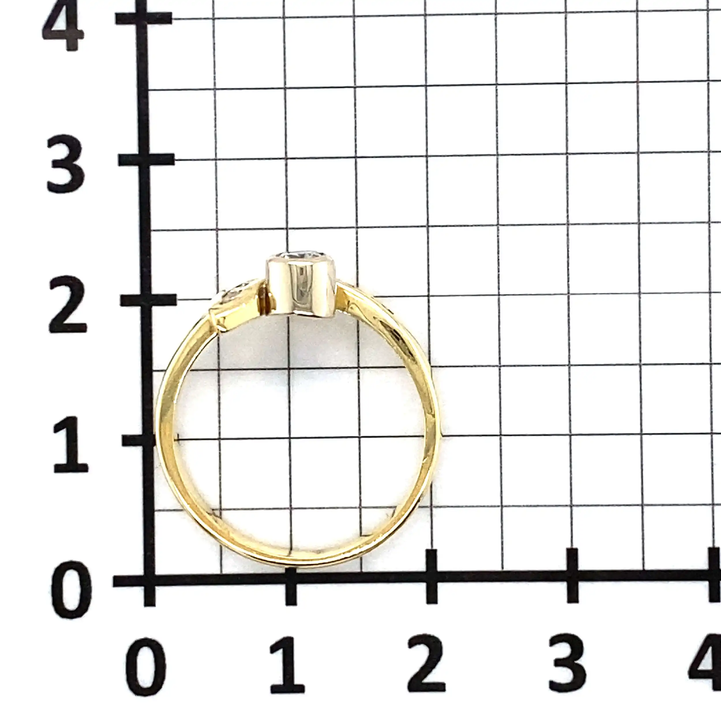 Ring Gelbgold mit Brillanten, Solitär graviert mit 0,20ct und Melee mit 0,16ct.