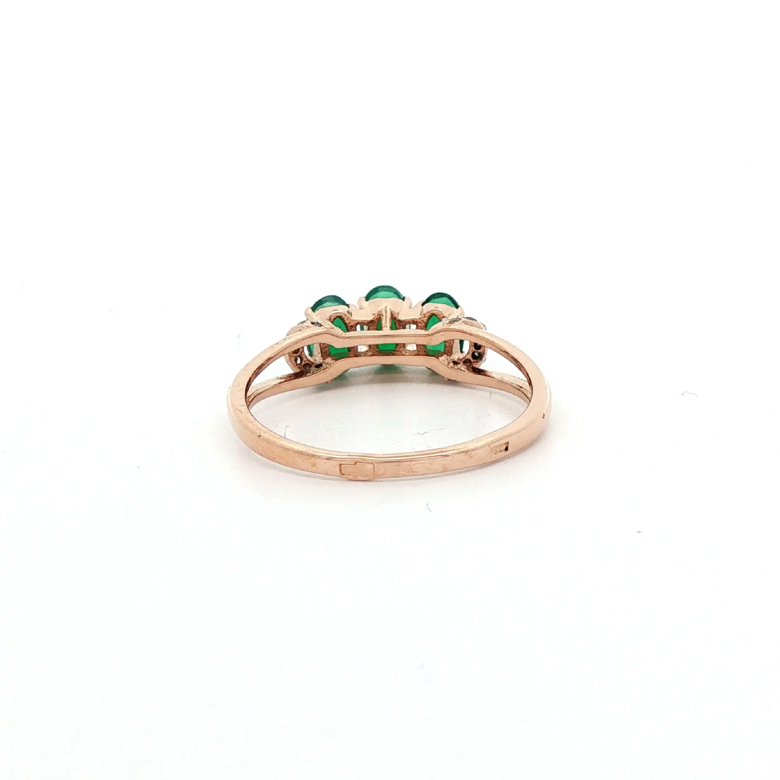 Ring Rotgold mit grünen Farbsteinen und Diamanten Ring Rotgold mit grünen Farbsteinen und Diamanten