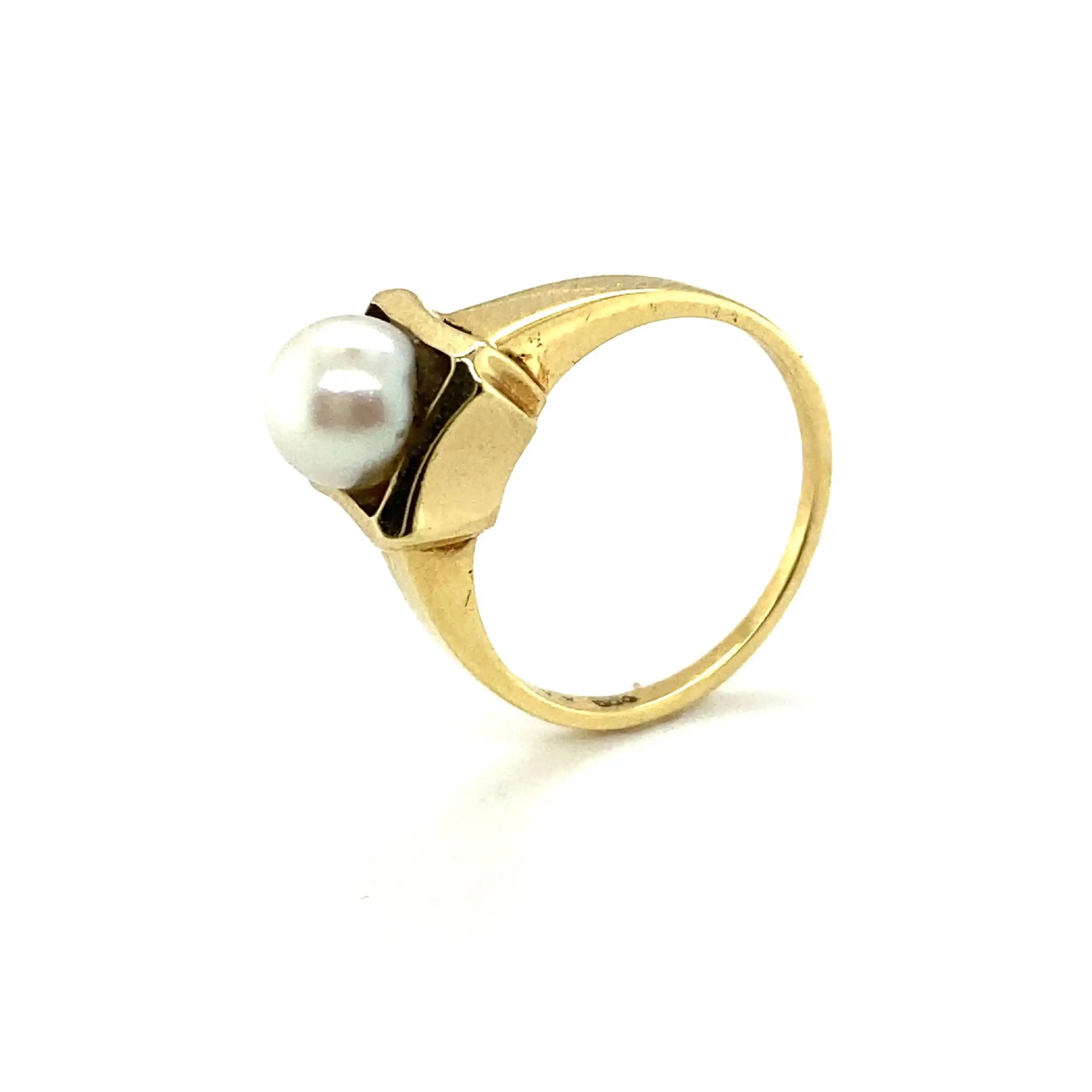 Ring Gelbgold mit Perle Ring Gelbgold mit Perle