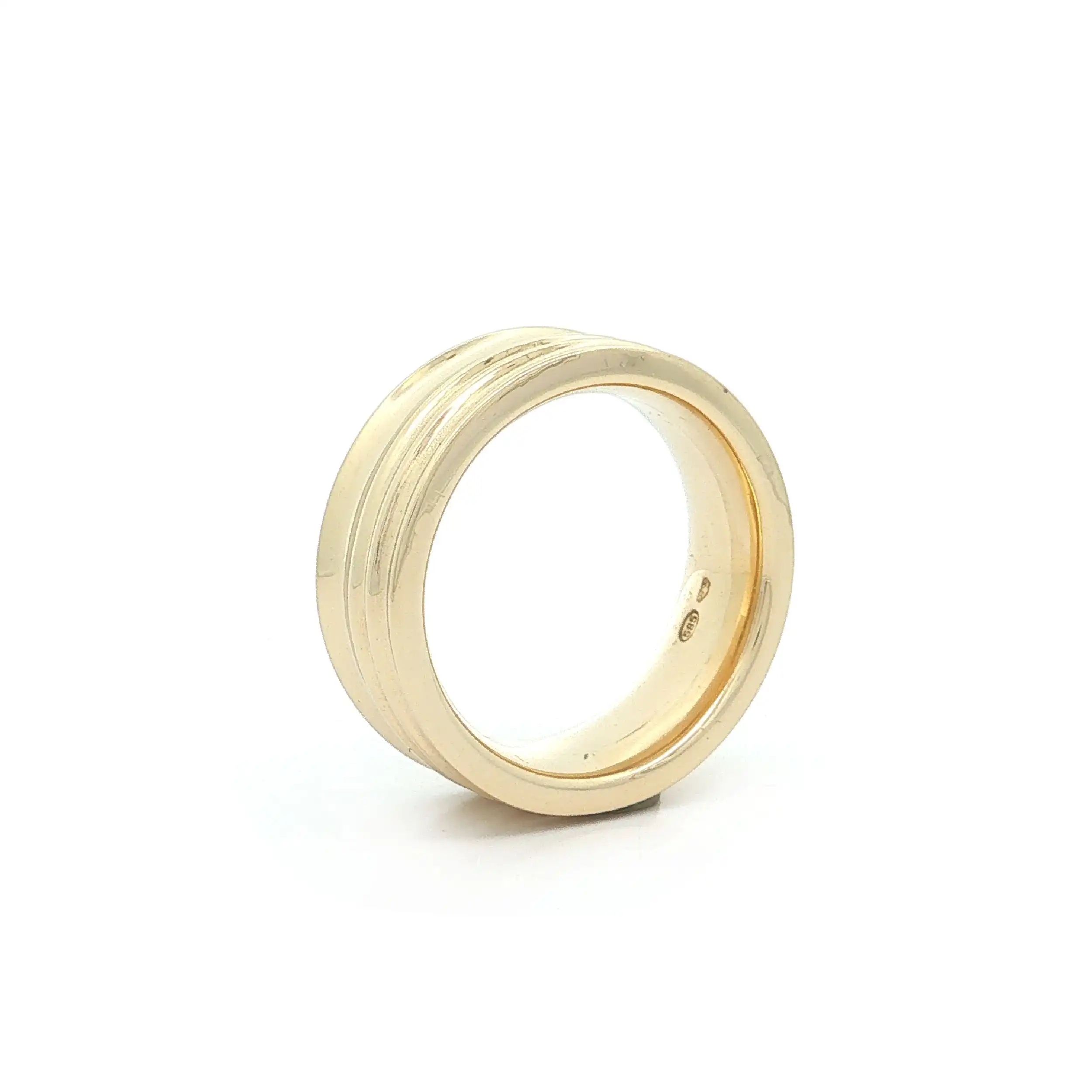 Ring Gelbgold massiv mit strukturierter Oberfläche Ring Gelbgold massiv mit strukturierter Oberfläche