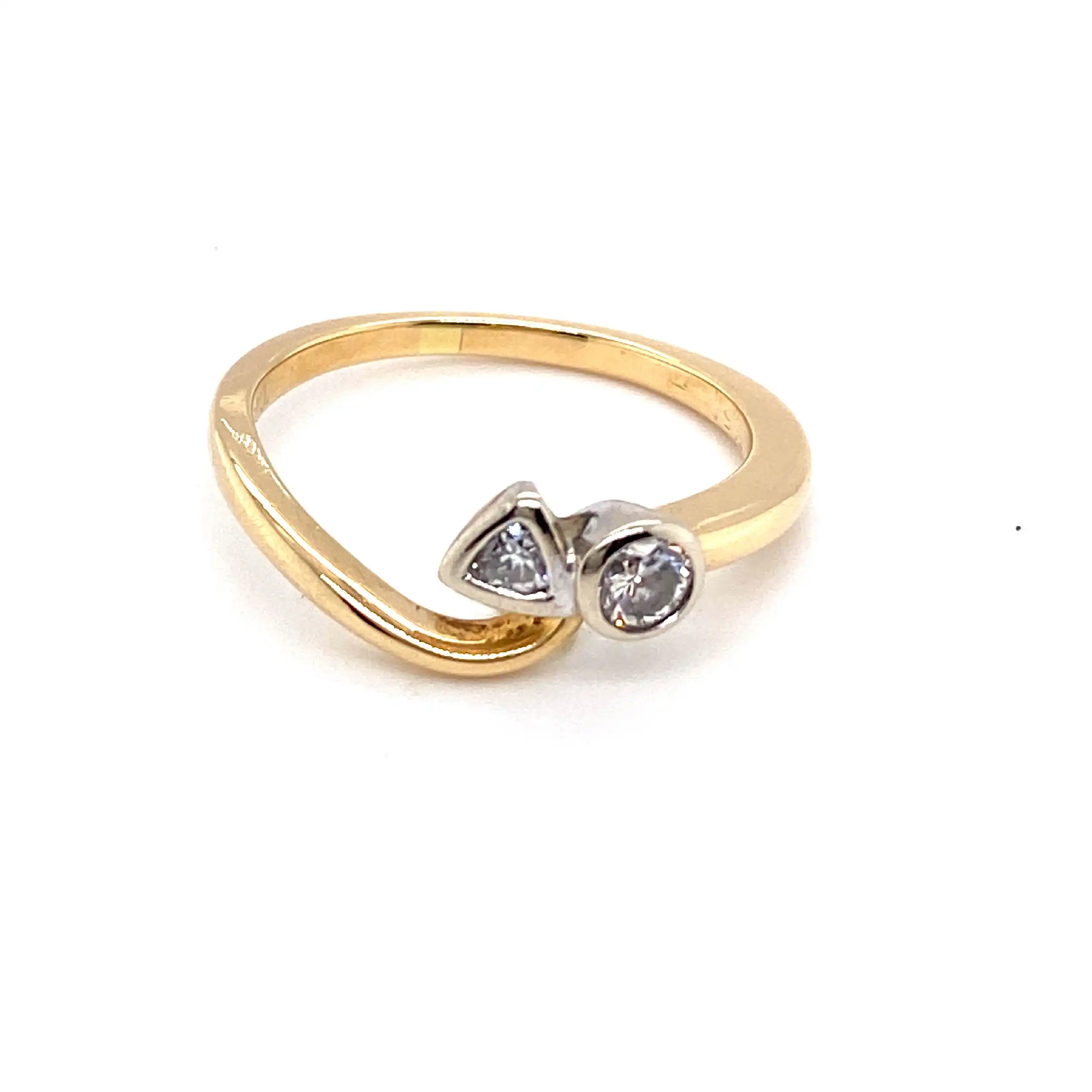 Ring Bicolor mit Brillant und Diamant, graviert 0,29ct. Ring Bicolor mit Brillant und Diamant, graviert 0,29ct.