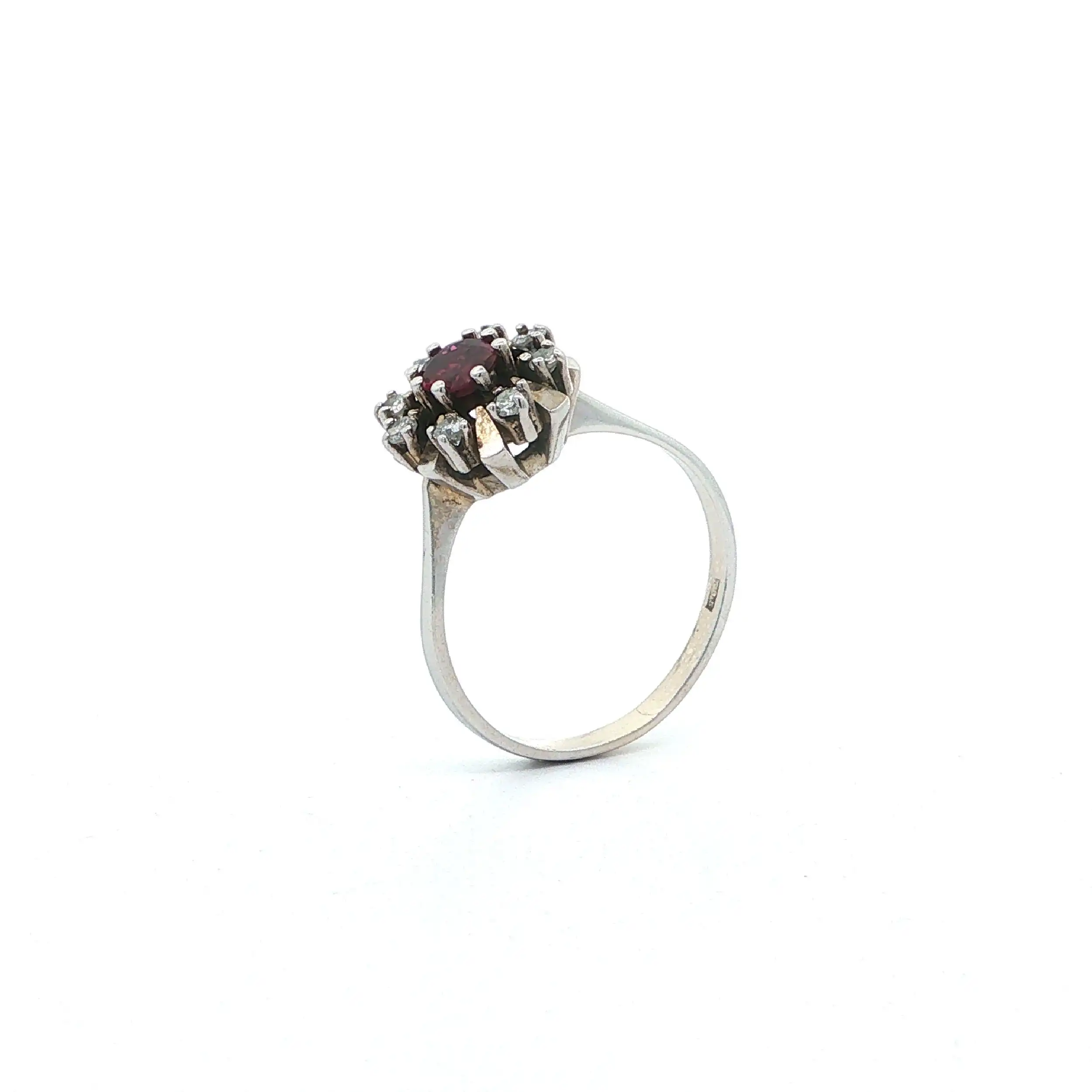 Ring Weißgold mit rotem Farbstein & Diamanten