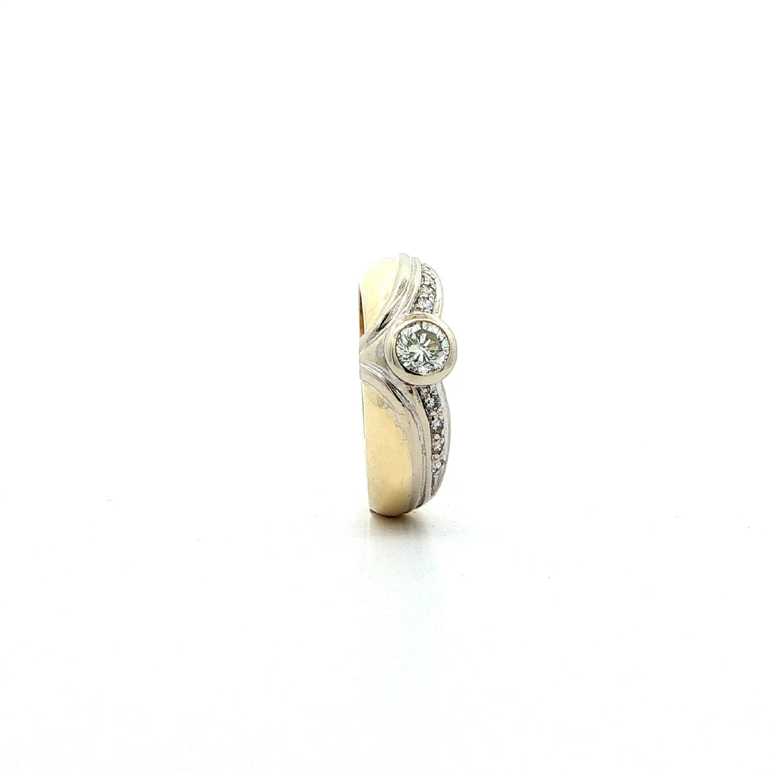 Ring Bicolor mit Brillanten, graviert mit 0,30ct. & 0,09ct. Ring Bicolor mit Brillanten, graviert mit 0,30ct. & 0,09ct.