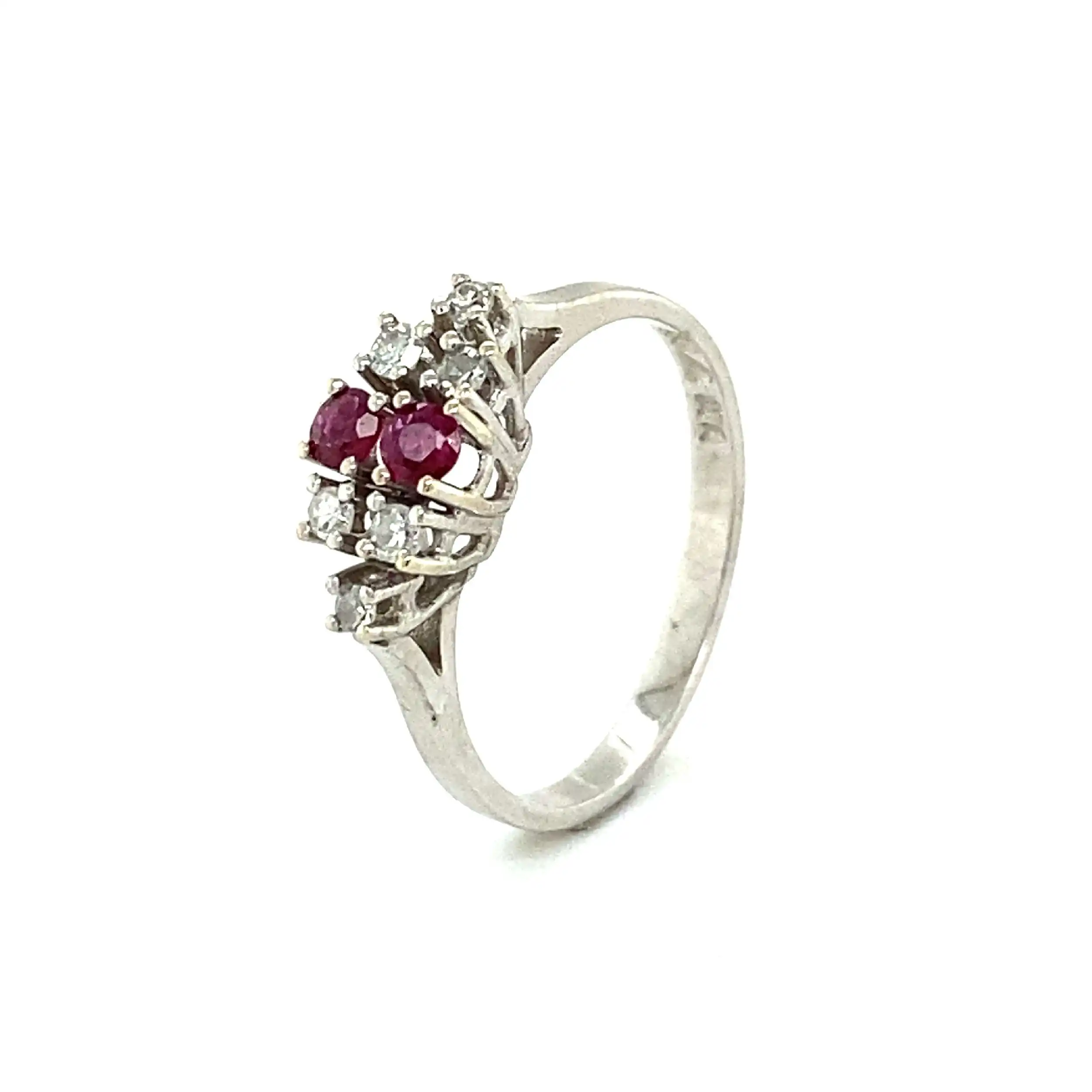 Ring Weißgold mit Rubinen und Diamanten, graviert mit 0,18ct Ring Weißgold mit Rubinen und Diamanten, graviert mit 0,18ct