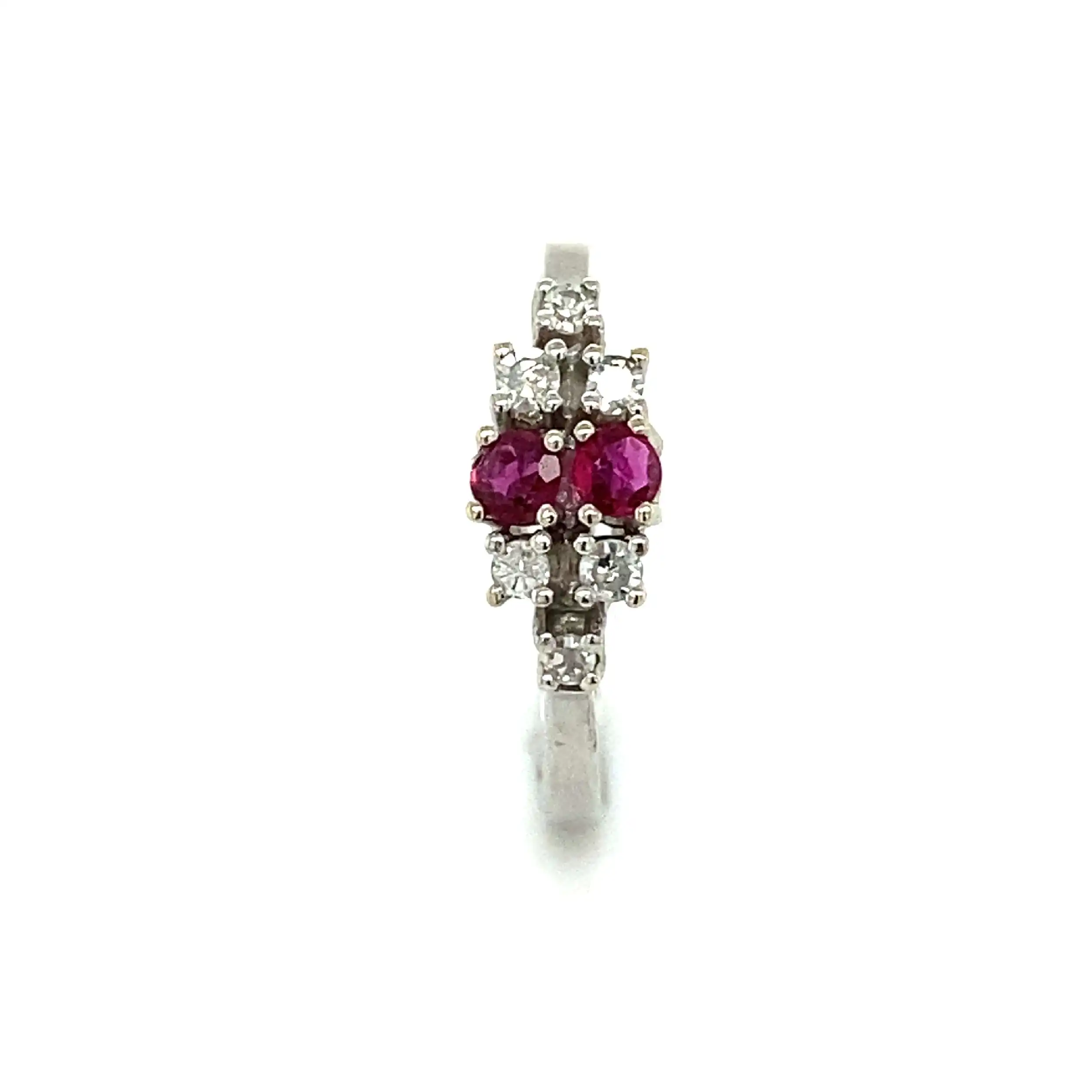 Ring Weißgold mit Rubinen und Diamanten, graviert mit 0,18ct Ring Weißgold mit Rubinen und Diamanten, graviert mit 0,18ct