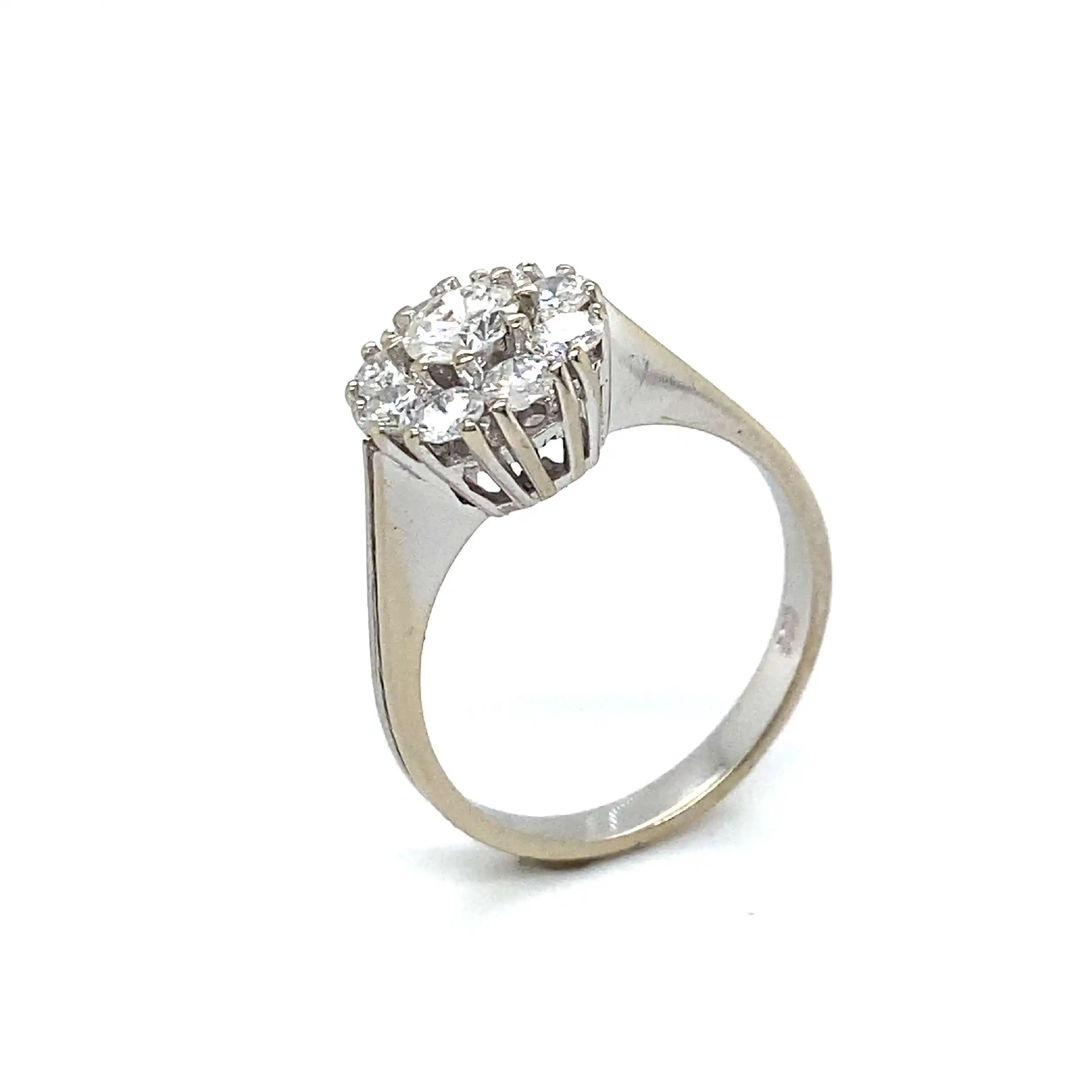 Ring Weißgold mit Brillanten, 1 Stein stark beschädigt Ring Weißgold mit Brillanten, 1 Stein stark beschädigt