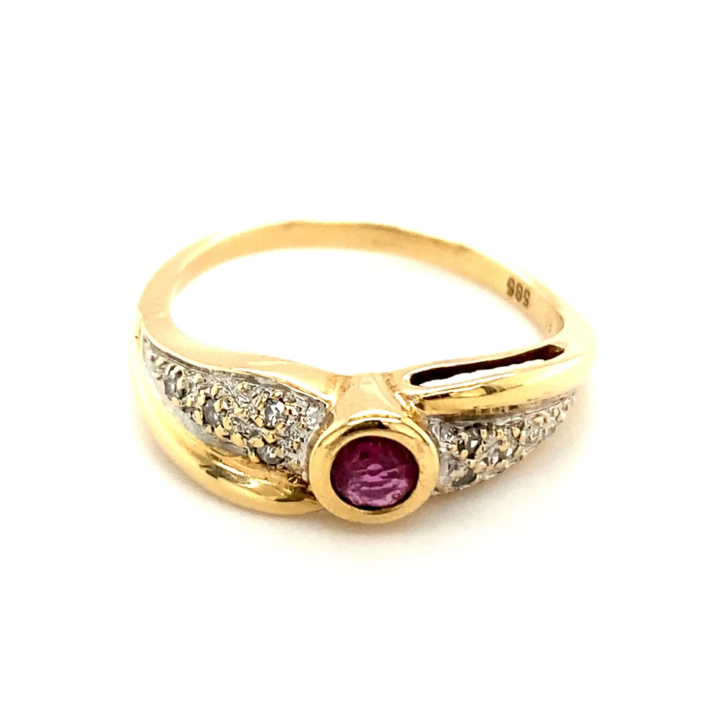 Ring Gelbgold mit Rubin & Diamanten Ring Gelbgold mit Rubin & Diamanten