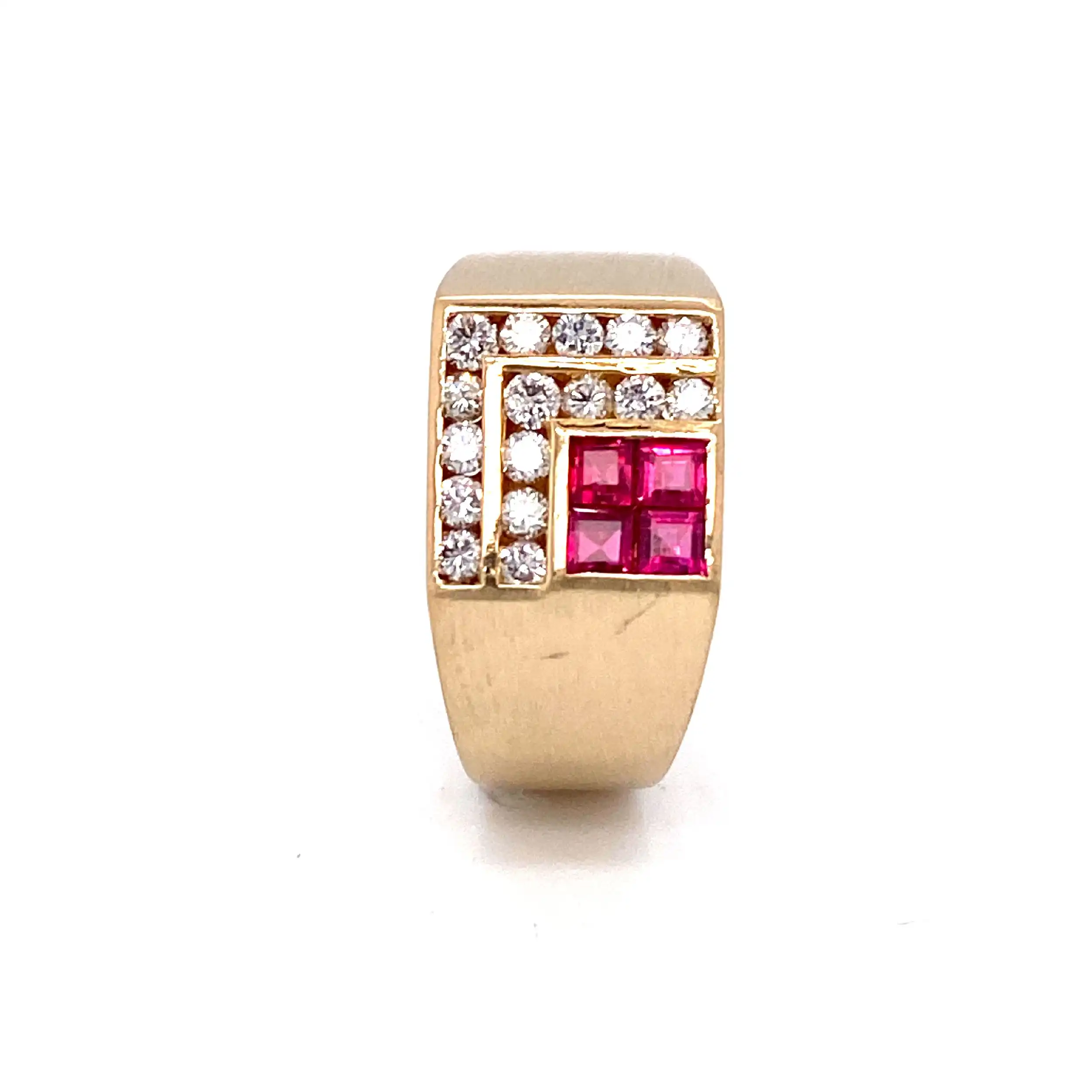 Ring Gelbgold mit Rubinen, graviert mit 0,21ct und Brillanten, graviert mit 0,38ct Ring Gelbgold mit Rubinen, graviert mit 0,21ct und Brillanten, graviert mit 0,38ct