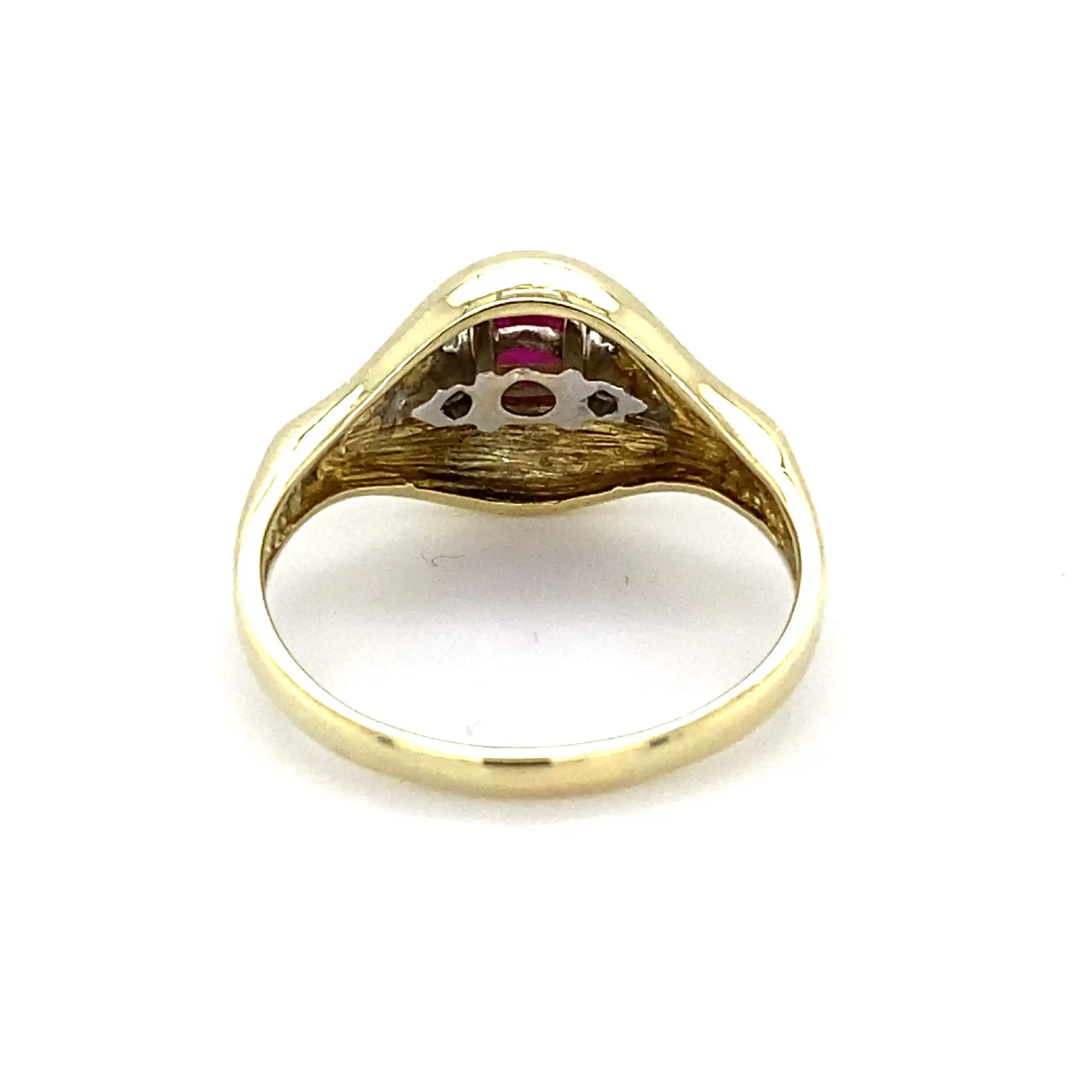 Ring Gelbgold mit rotem Farbstein und Brillanten, graviert mit 0,24ct Ring Gelbgold mit rotem Farbstein und Brillanten, graviert mit 0,24ct