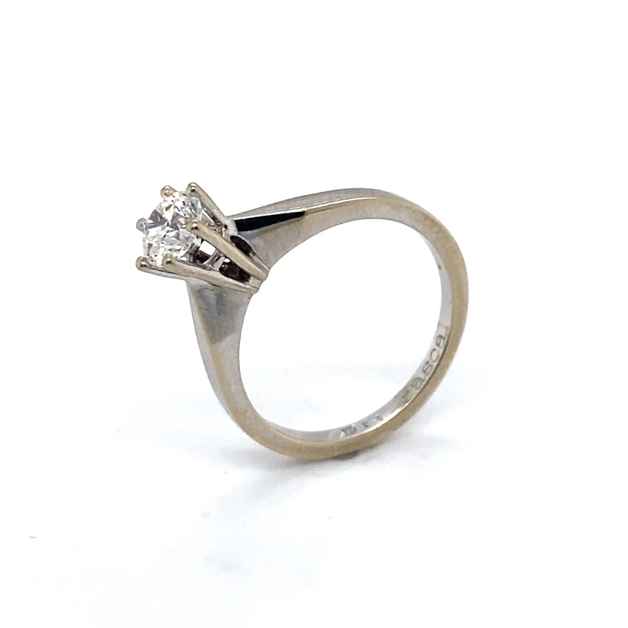 Ring Weißgold mit Brillant, graviert mit 0,50 ct. Ring Weißgold mit Brillant, graviert mit 0,50 ct.