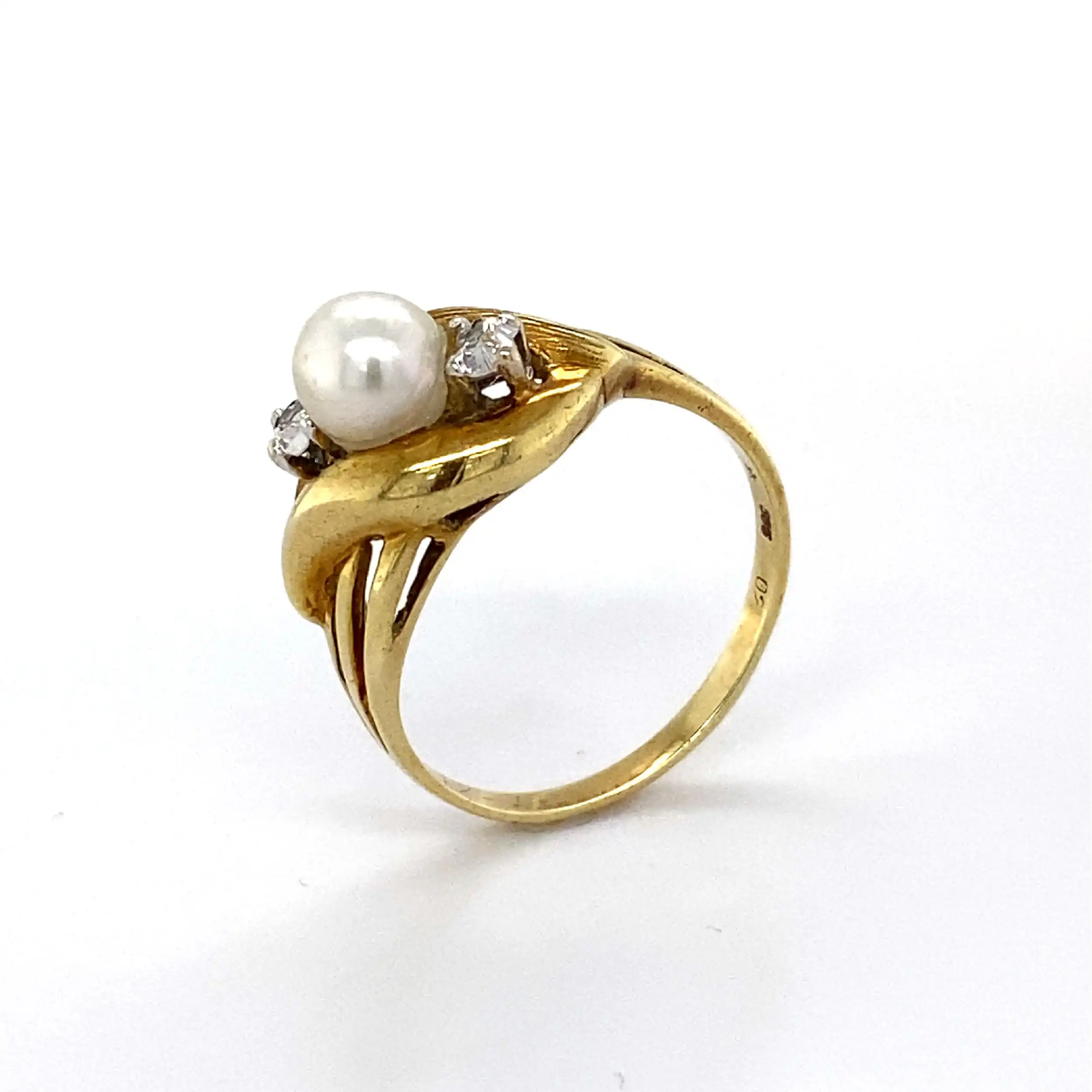 Ring Bicolor mit Diamanten und Perle Ring Bicolor mit Diamanten und Perle