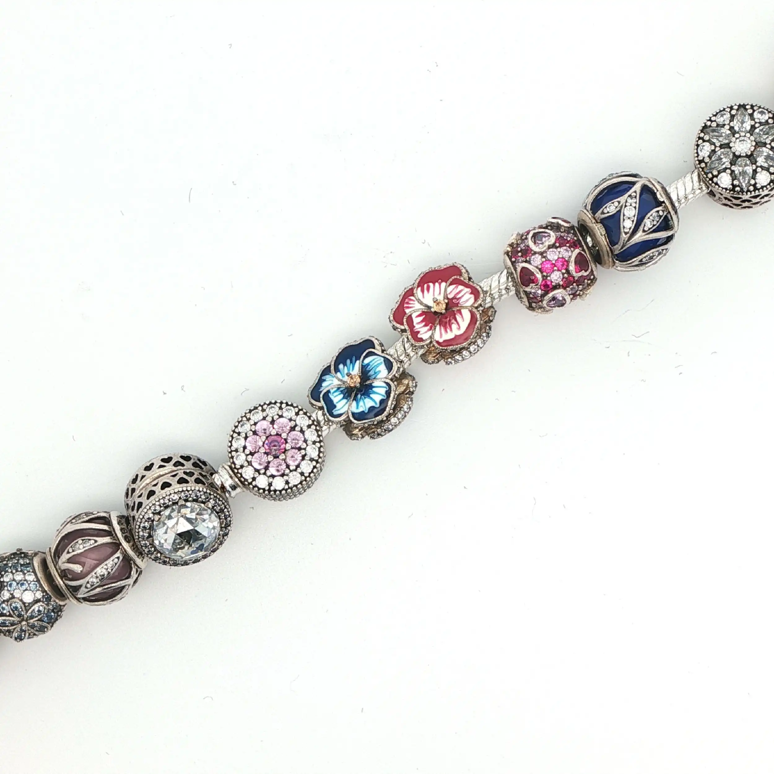 Pandora Armband mit diversen Charms Pandora Armband mit diversen Charms