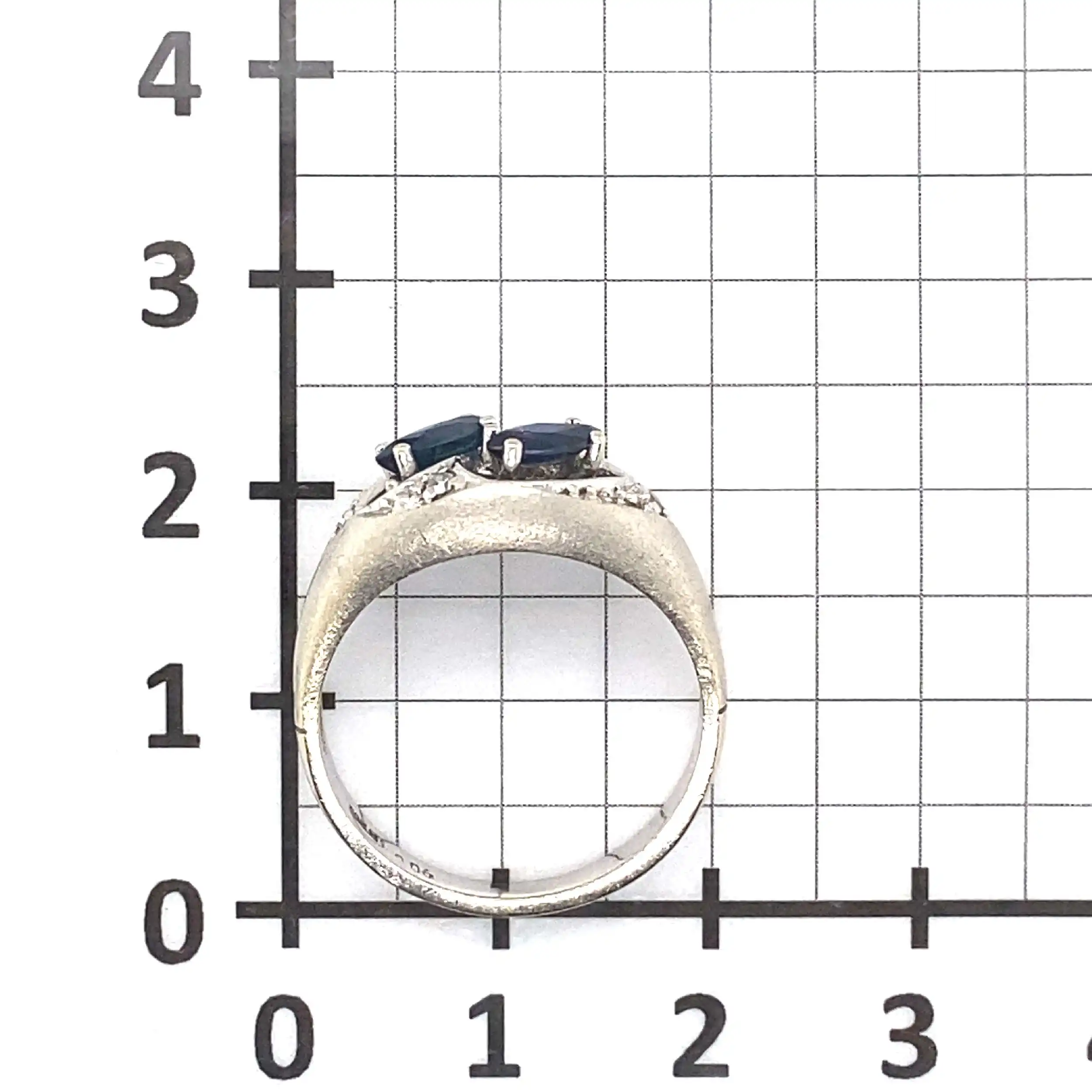 Ring Weißgold mit Diamanten und blauen Farbsteinen Ring Weißgold mit Diamanten und blauen Farbsteinen