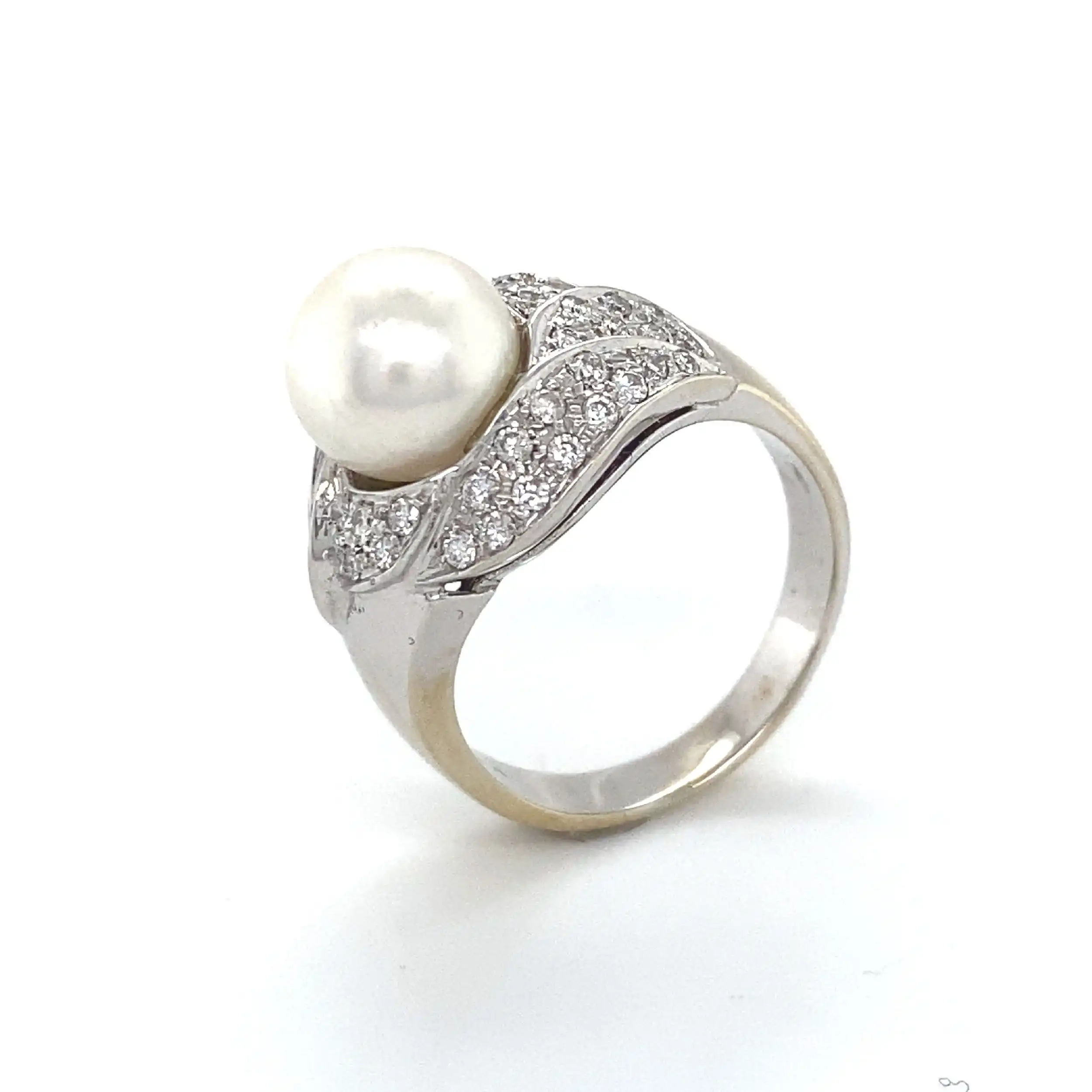 Ring Weißgold mit Brillanten und Perle Ring Weißgold mit Brillanten und Perle