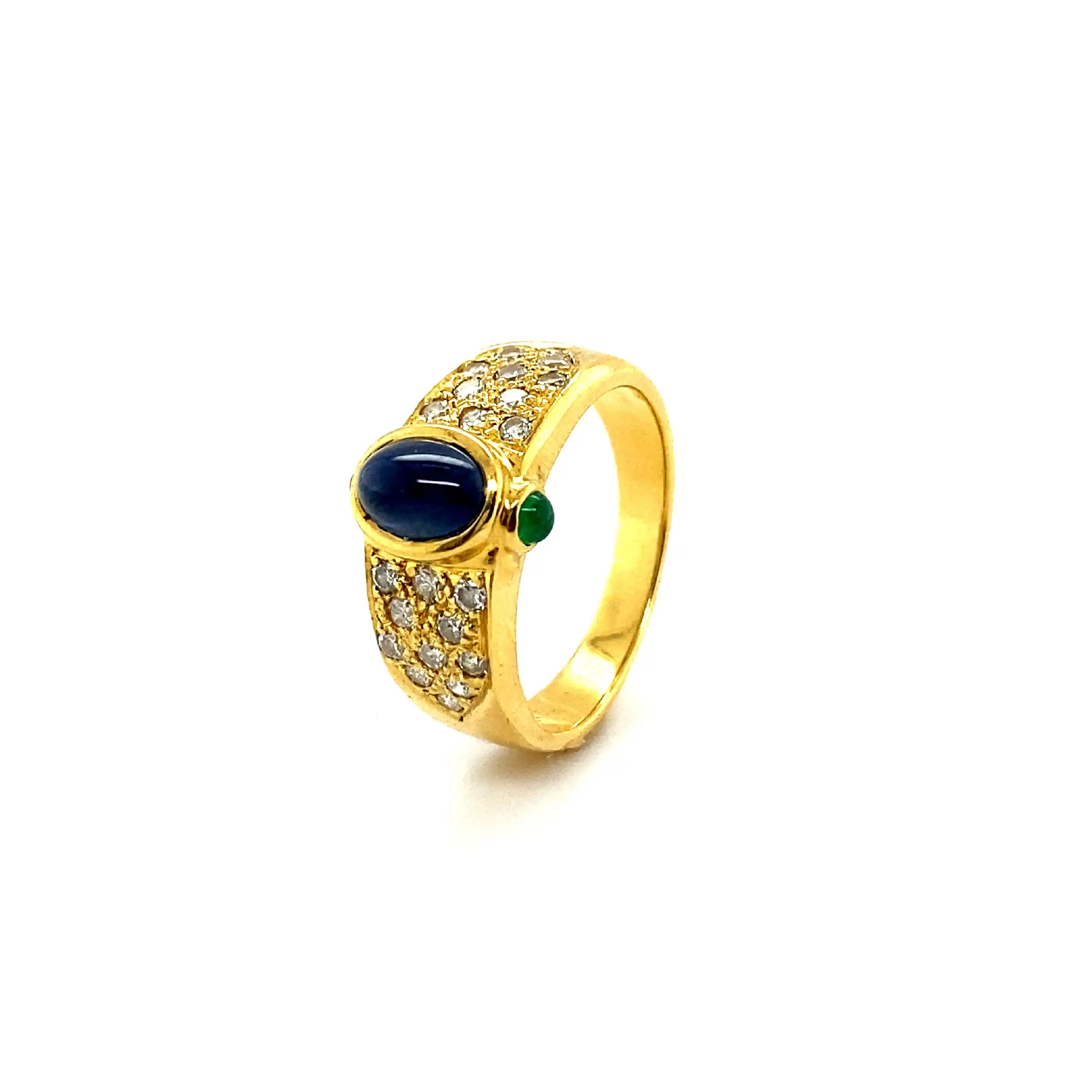 Ring Gelbgold mit Saphir, Smaragd Cabochons & Brillanten Ring Gelbgold mit Saphir, Smaragd Cabochons & Brillanten