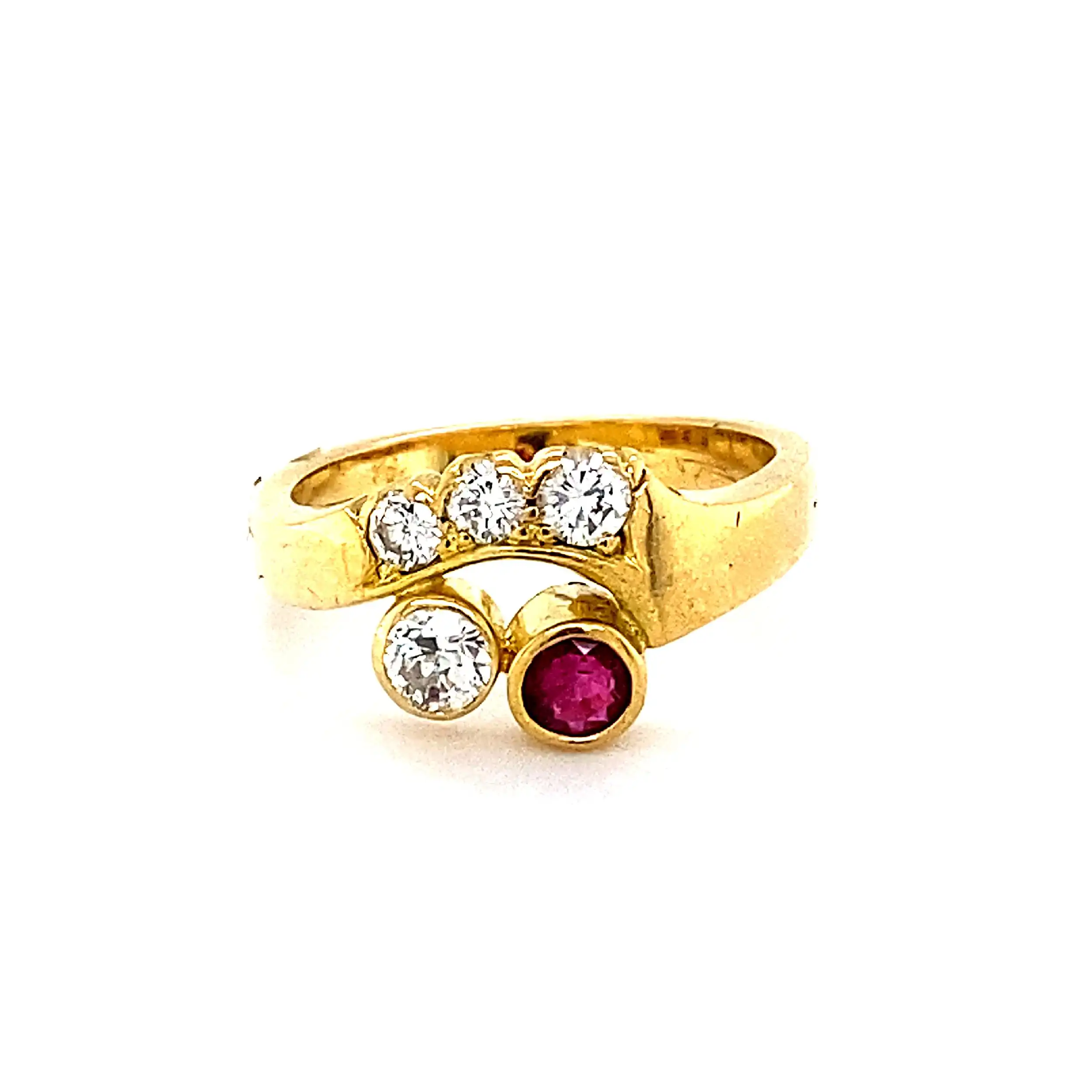 Ring Gelbgold mit Rubin und Brillanten Ring Gelbgold mit Rubin und Brillanten