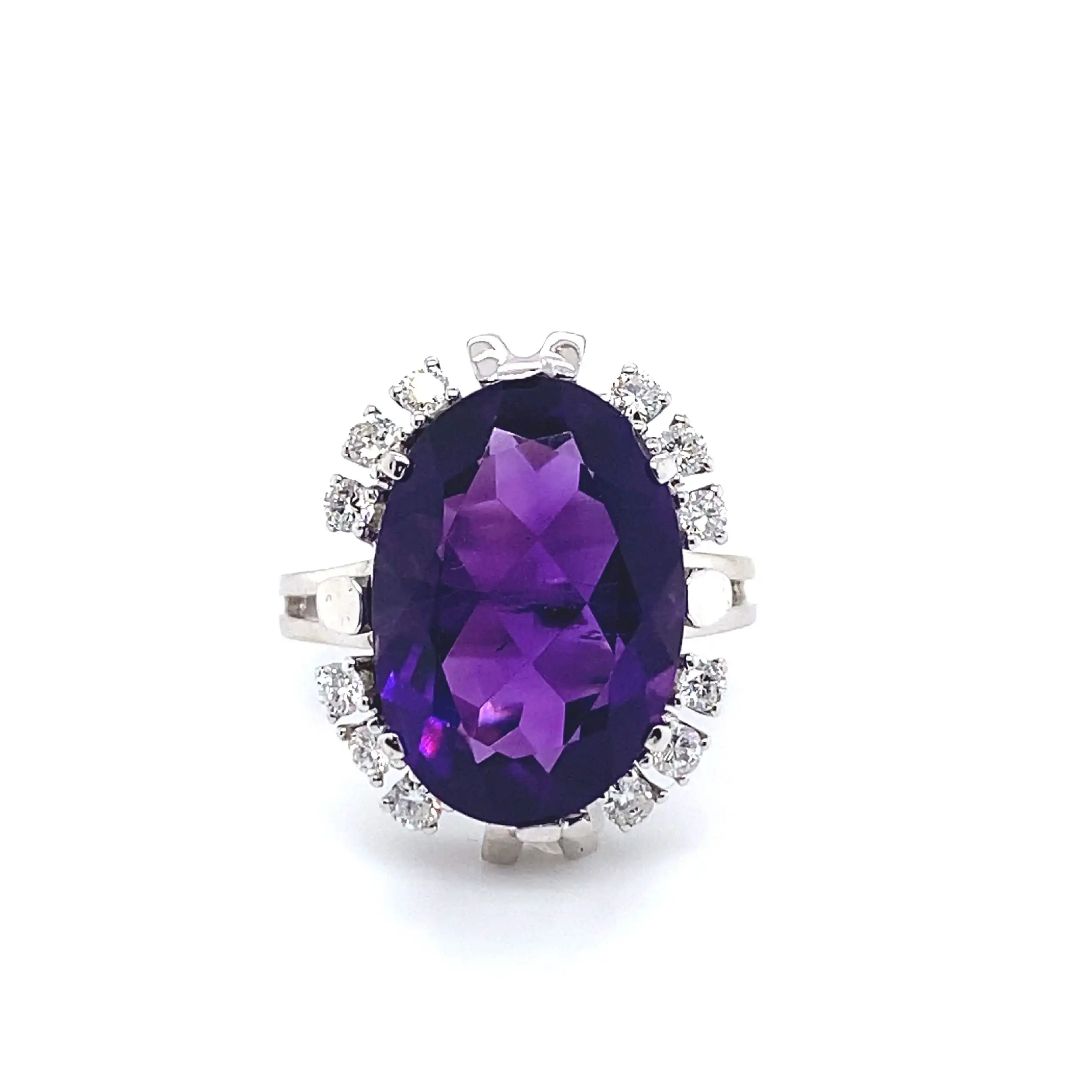 Ring mit Brillanten und Amethyst Ring mit Brillanten und Amethyst